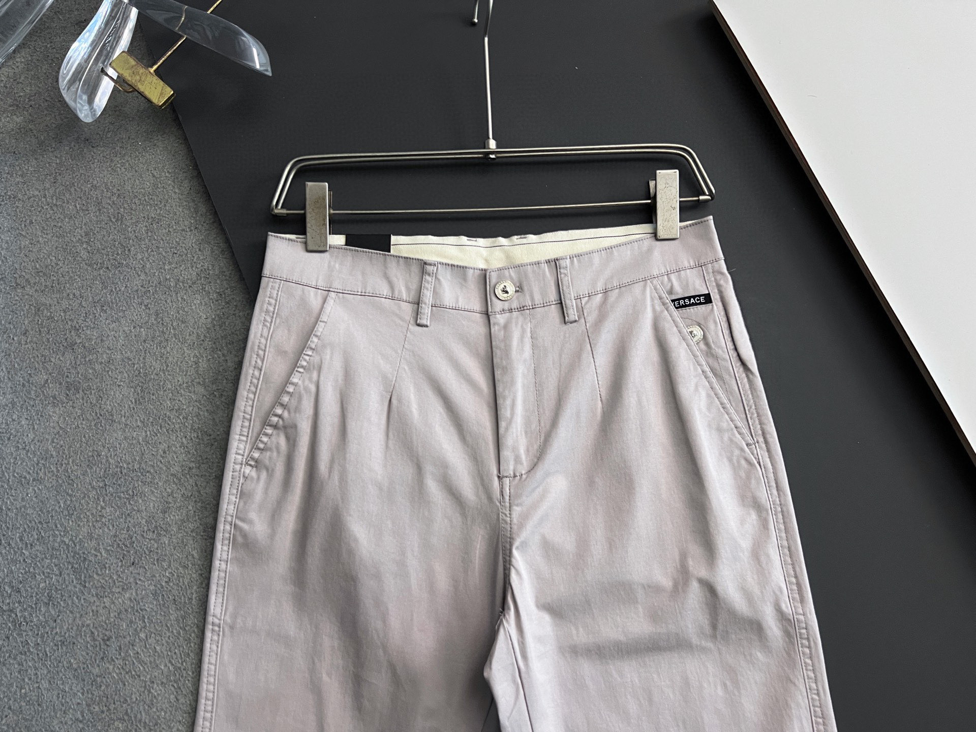 Luxurious Versac Cotton-Reformer Shorts: High-End Quality and Comfort for Daily Wear - 图片 5