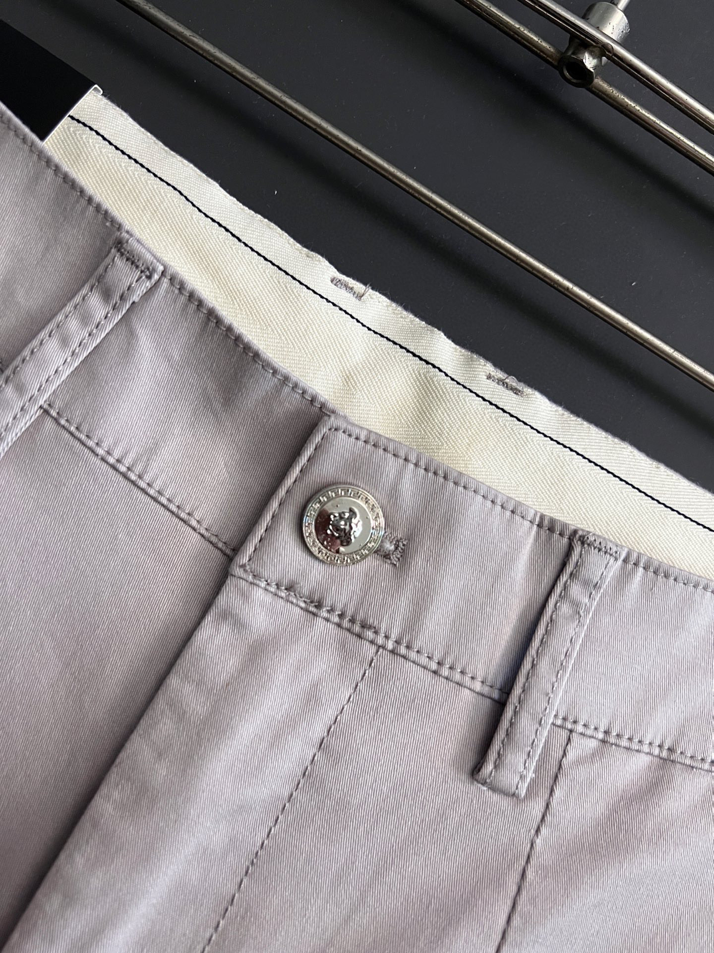 Luxurious Versac Cotton-Reformer Shorts: High-End Quality and Comfort for Daily Wear - 图片 8