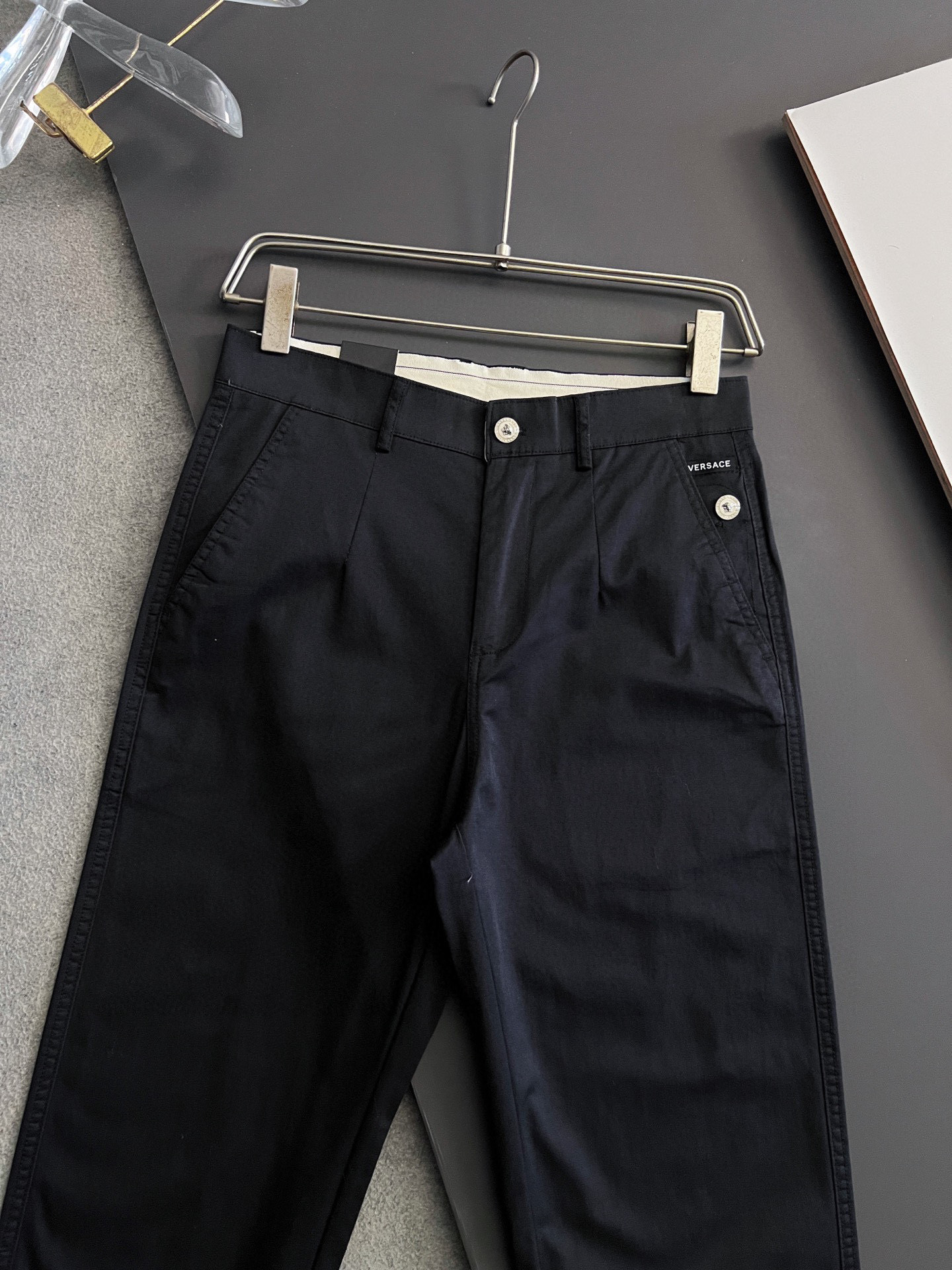 Luxurious Versac Cotton-Reformer Shorts: High-End Quality and Comfort for Daily Wear - 图片 3