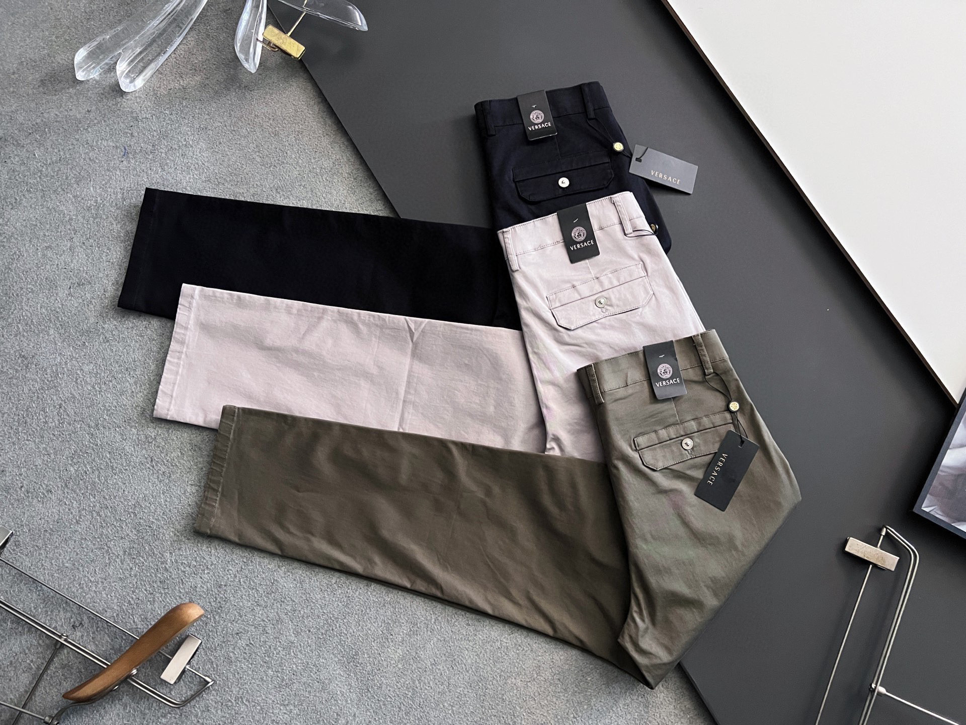 Luxurious Versac Cotton-Reformer Shorts: High-End Quality and Comfort for Daily Wear - 图片 9