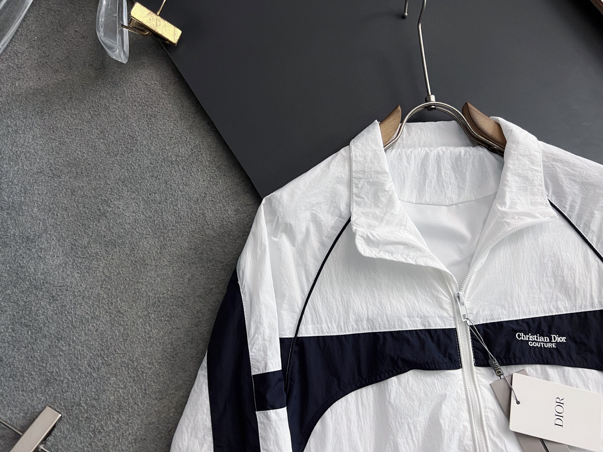 High-Quality Sunscreen Jackets for Men and Women in Various Sizes - 图片 2