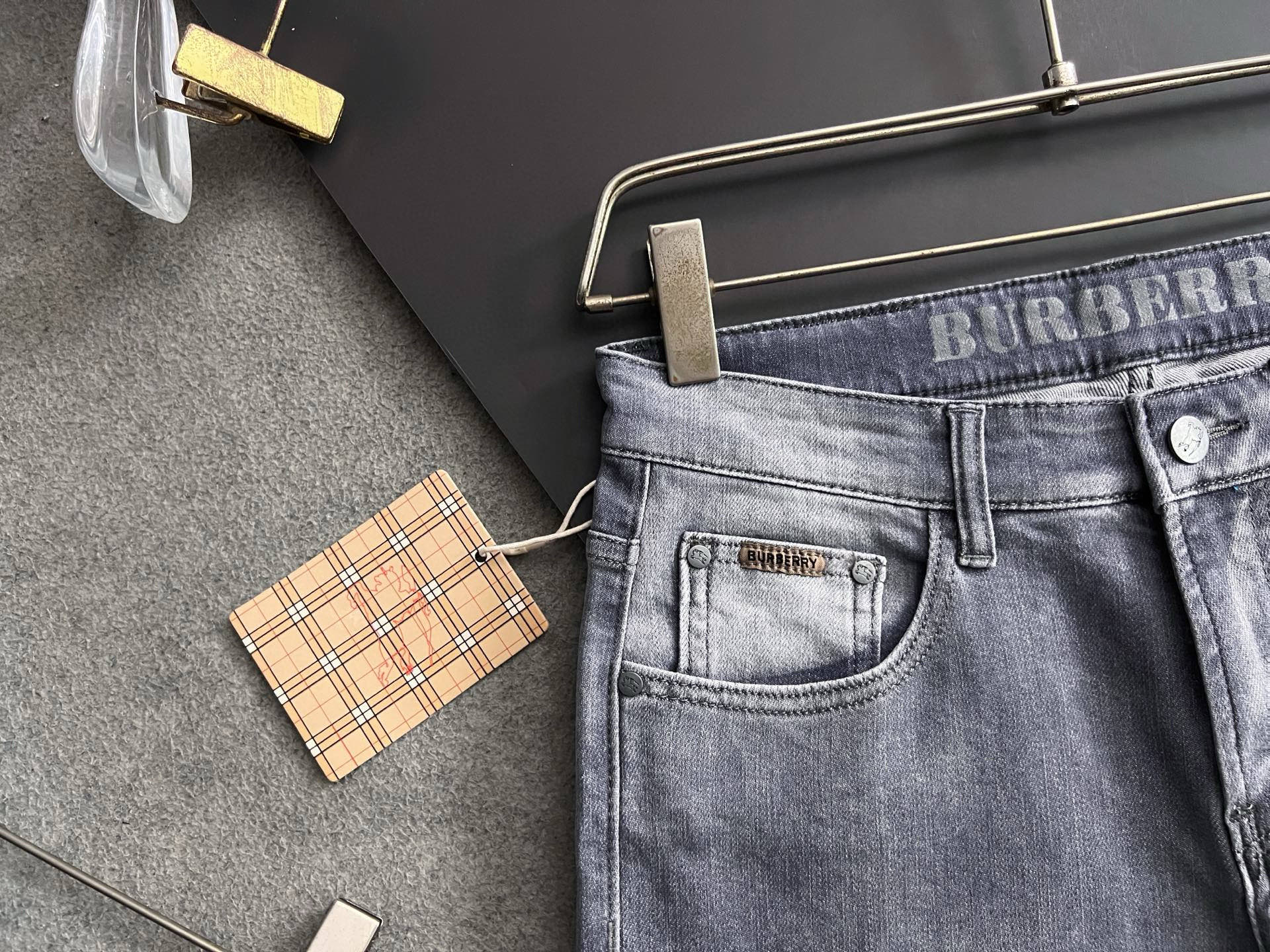 “Premium Water-Wash Recreational Jeans: Comfortable, Elastic, Unique Design, High Quality” - 图片 5