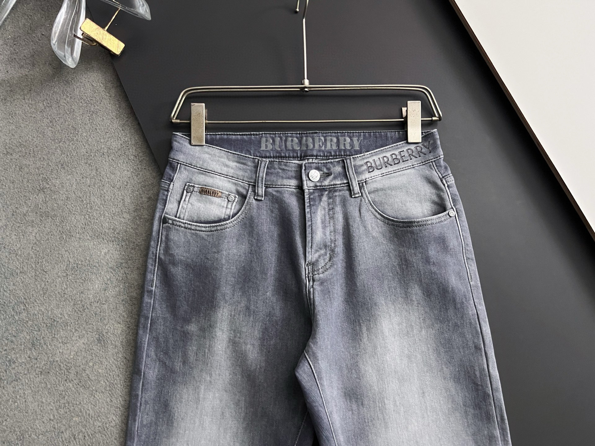 “Premium Water-Wash Recreational Jeans: Comfortable, Elastic, Unique Design, High Quality” - 图片 3
