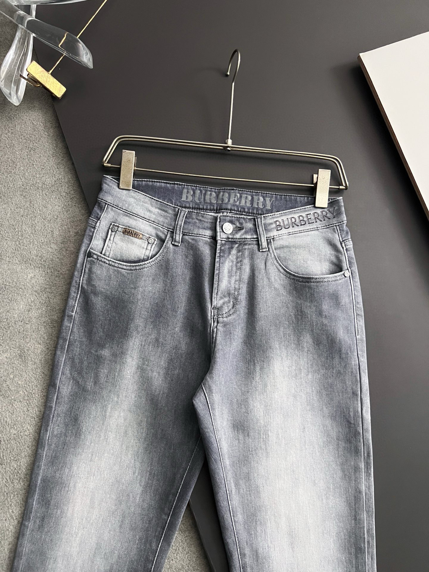 “Premium Water-Wash Recreational Jeans: Comfortable, Elastic, Unique Design, High Quality” - 图片 4