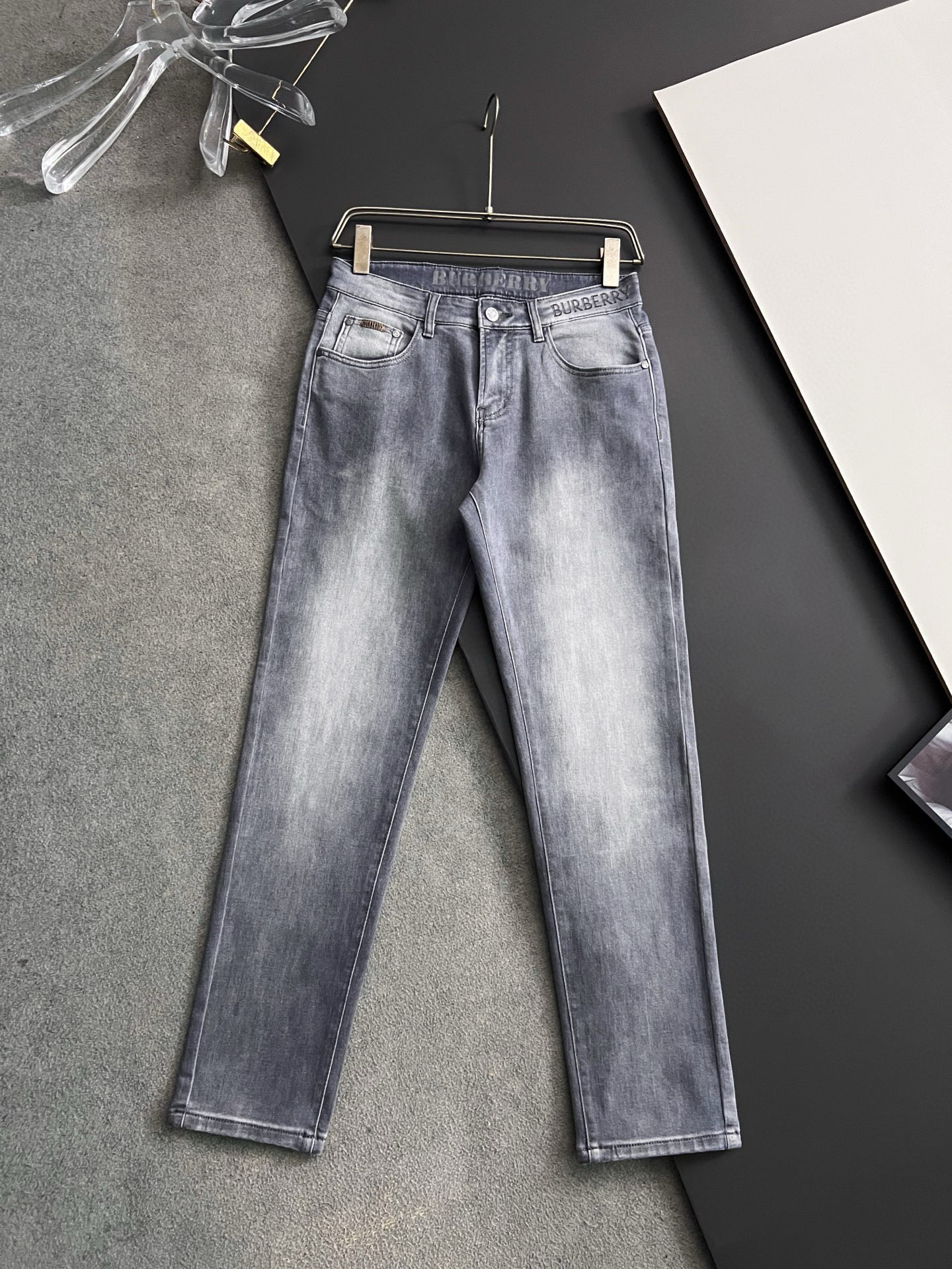 “Premium Water-Wash Recreational Jeans: Comfortable, Elastic, Unique Design, High Quality” - 图片 2