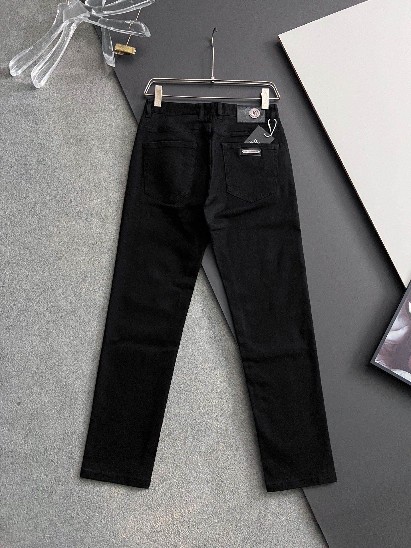 “High-Class Water-Washed Jeans with Unique Design and Comfort Features” - 图片 6