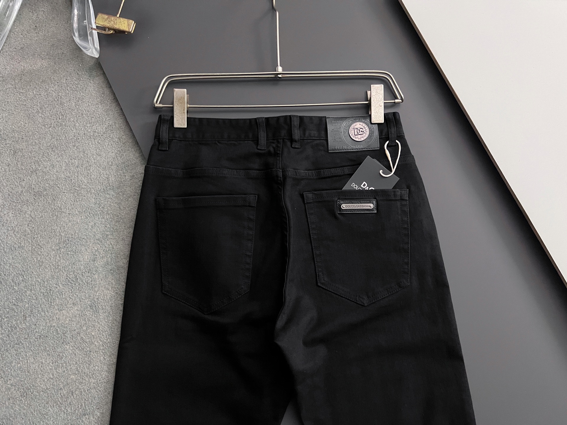 “High-Class Water-Washed Jeans with Unique Design and Comfort Features” - 图片 7