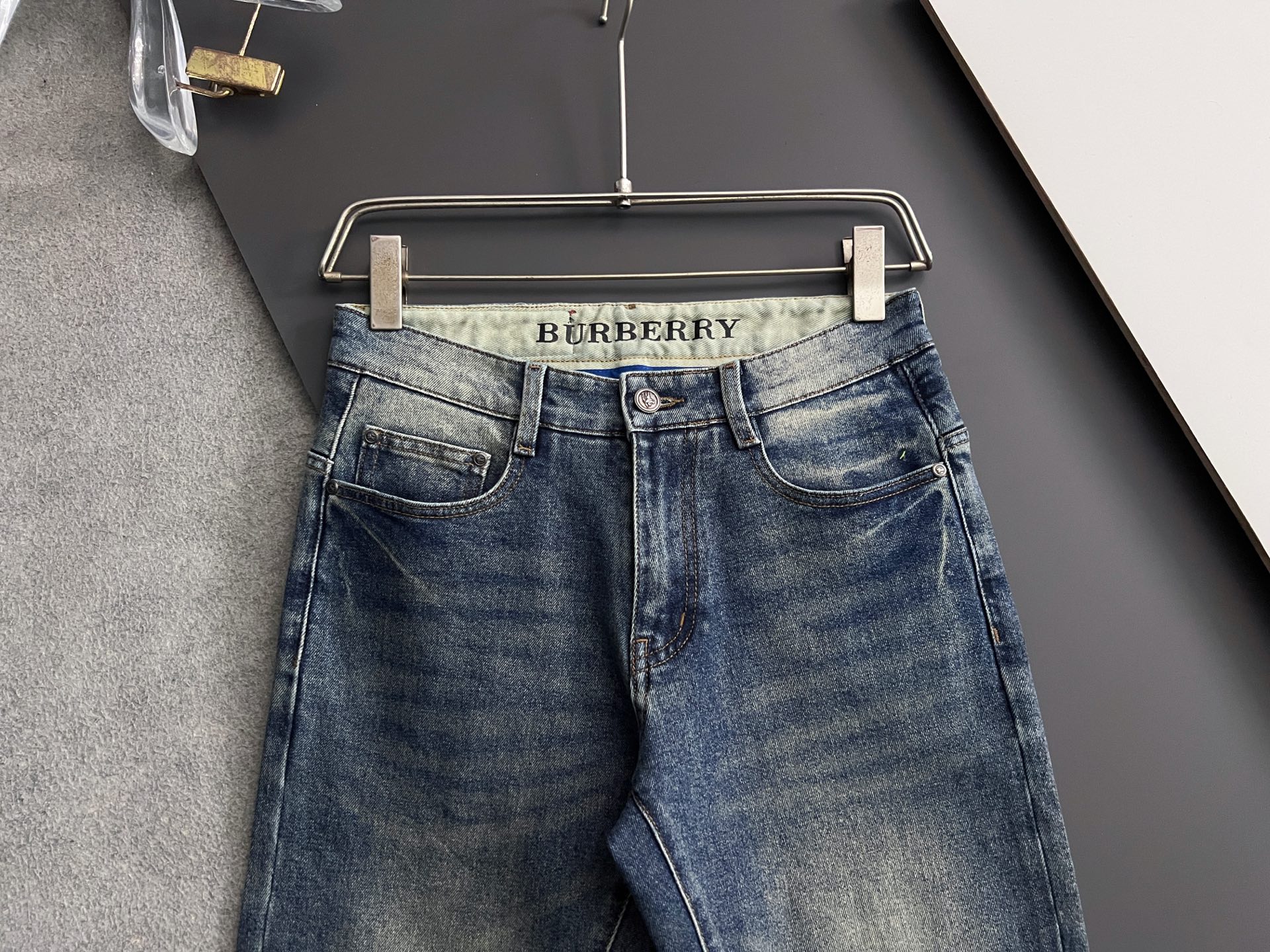 “High-Class Water-Washing Jeans: Comfort, Elasticity, Unique Design, Super-Fashion” - 图片 2