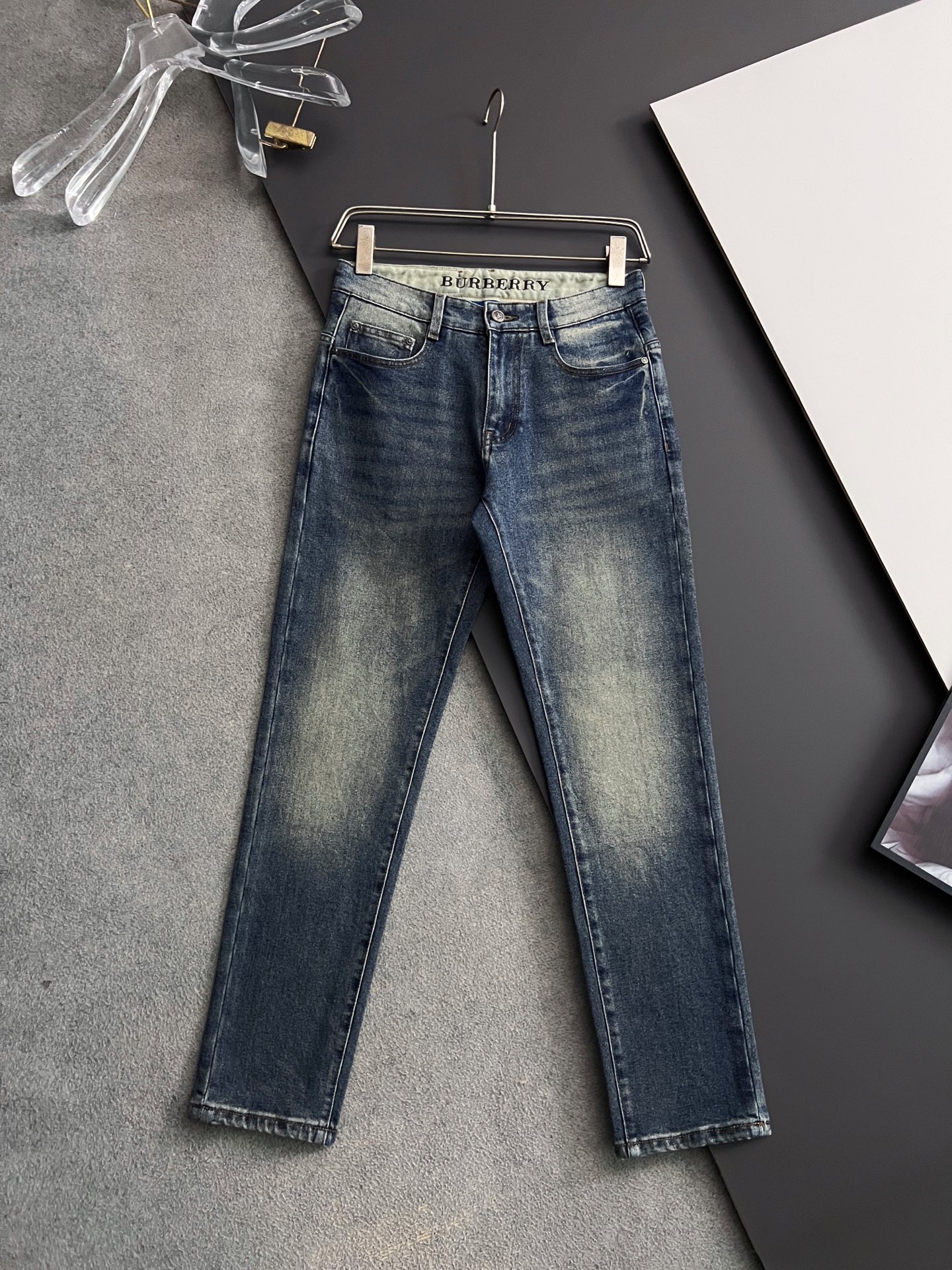 “High-Class Water-Washing Jeans: Comfort, Elasticity, Unique Design, Super-Fashion”