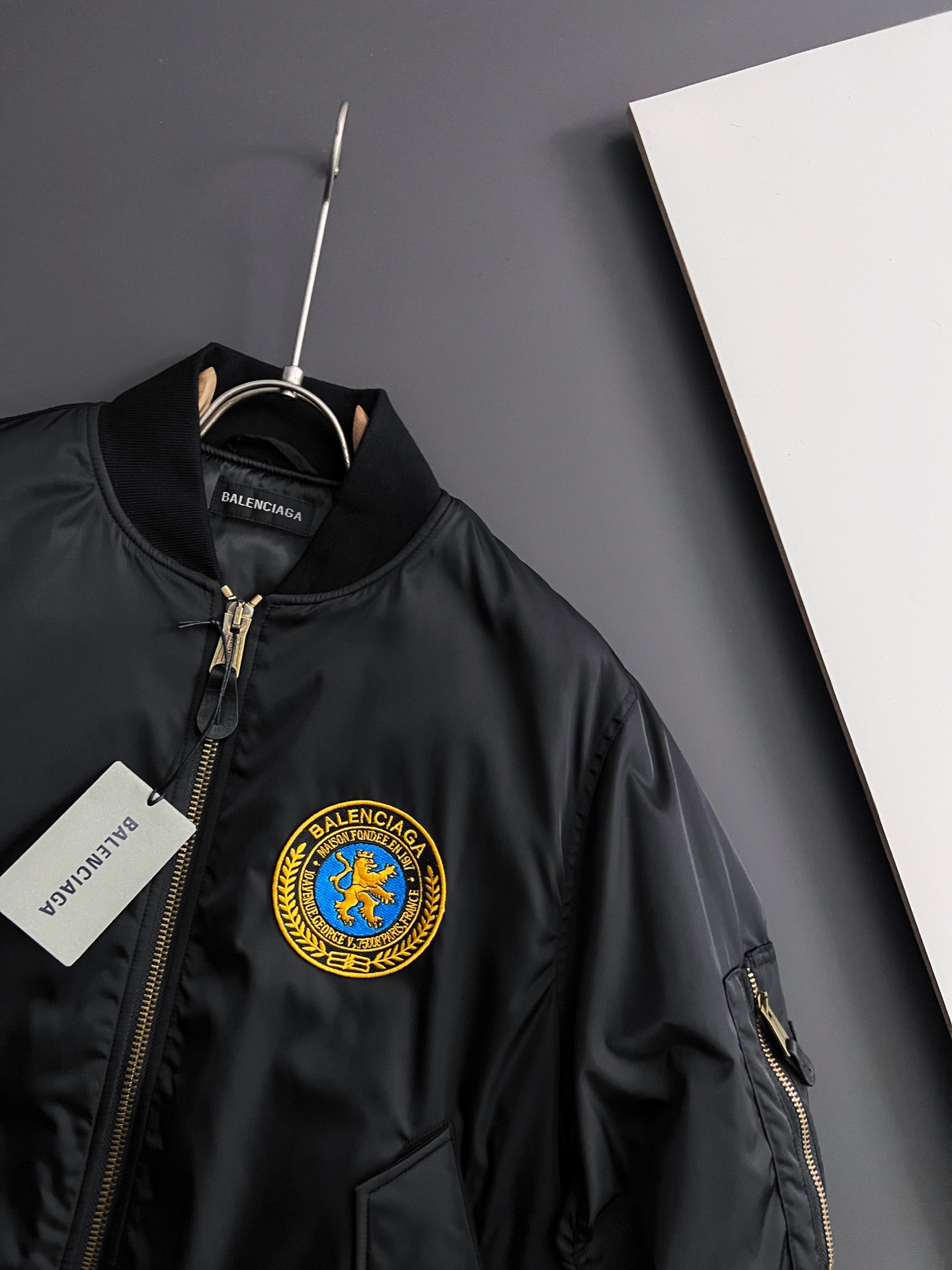 “High-Quality Dollar List: Pilot’s Black Baseball Collar Cotton Jacket with Unique Design” - 图片 2