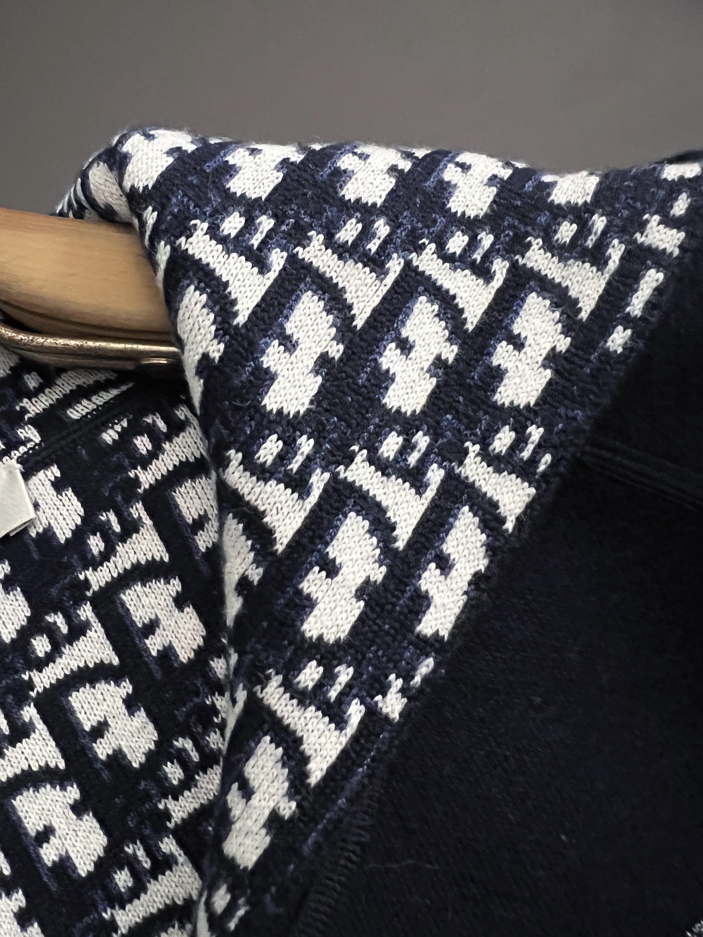New Fall/Winter Co-Heavy Kowtow Sweater: 100% Knitted Wool, Colorful Stripes, Recreational Tailoring - 图片 4