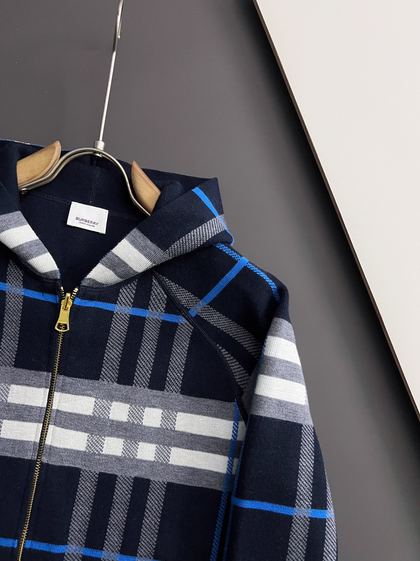 New Men and Women Cog Weasel Shirts with Colored Stripes Design - 图片 3