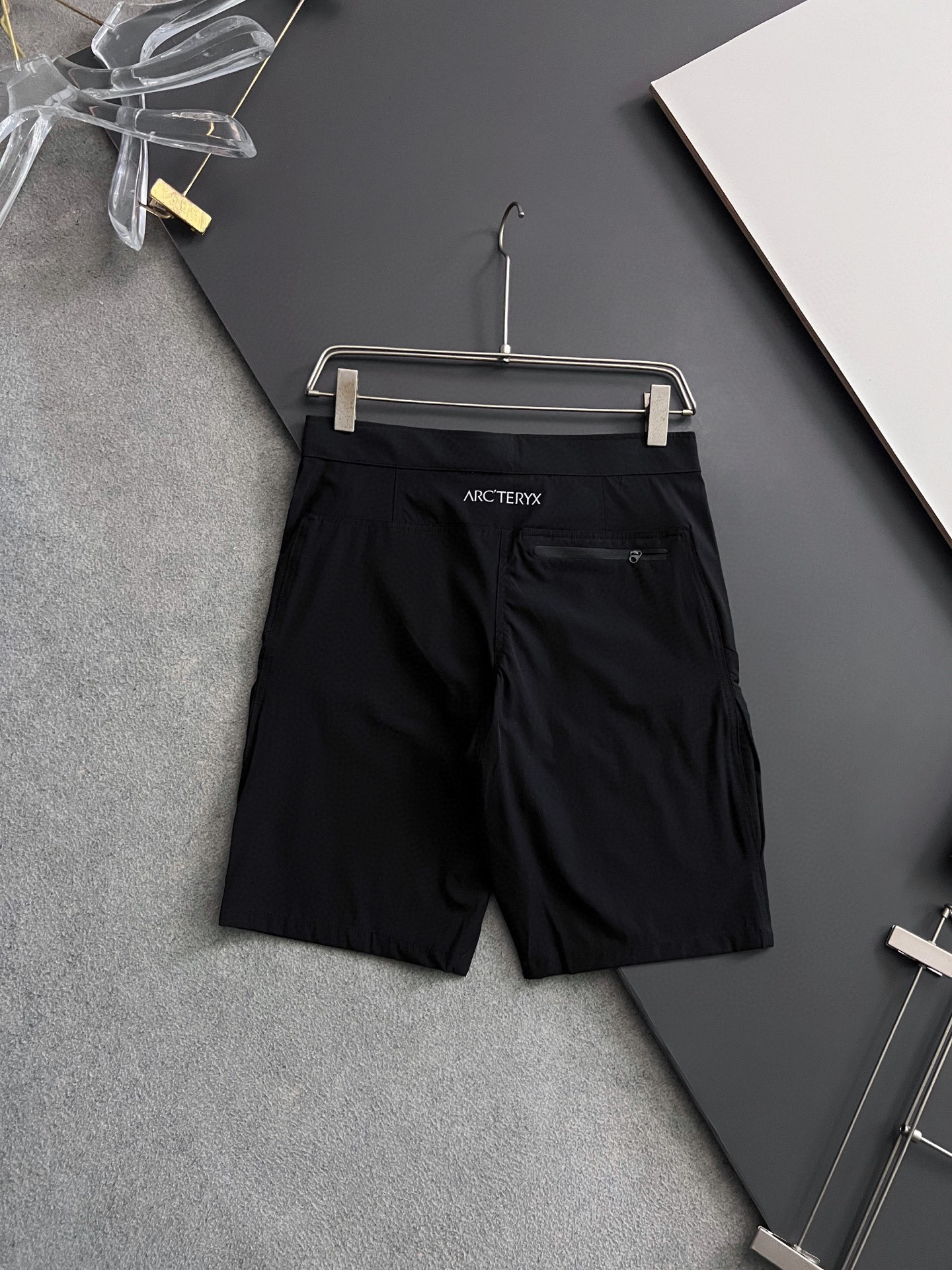 “Men’s Outdoor Exercise Shorts: Classic, Anti-Bacterial, Wrinkle-Free, Modern Urban Style” - 图片 9