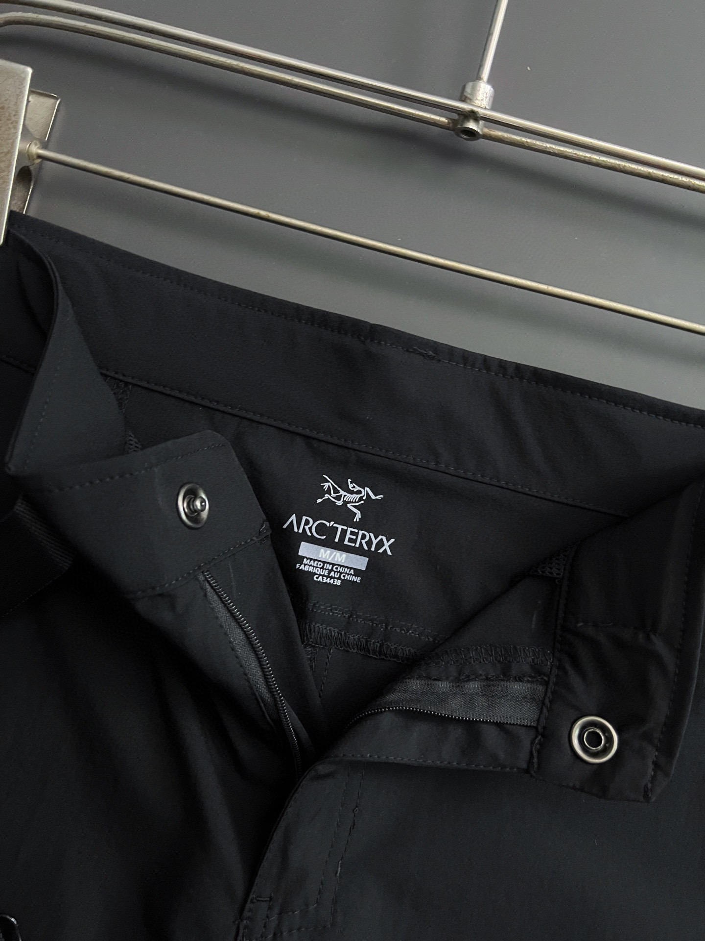 “Men’s Outdoor Exercise Shorts: Classic, Anti-Bacterial, Wrinkle-Free, Modern Urban Style” - 图片 3