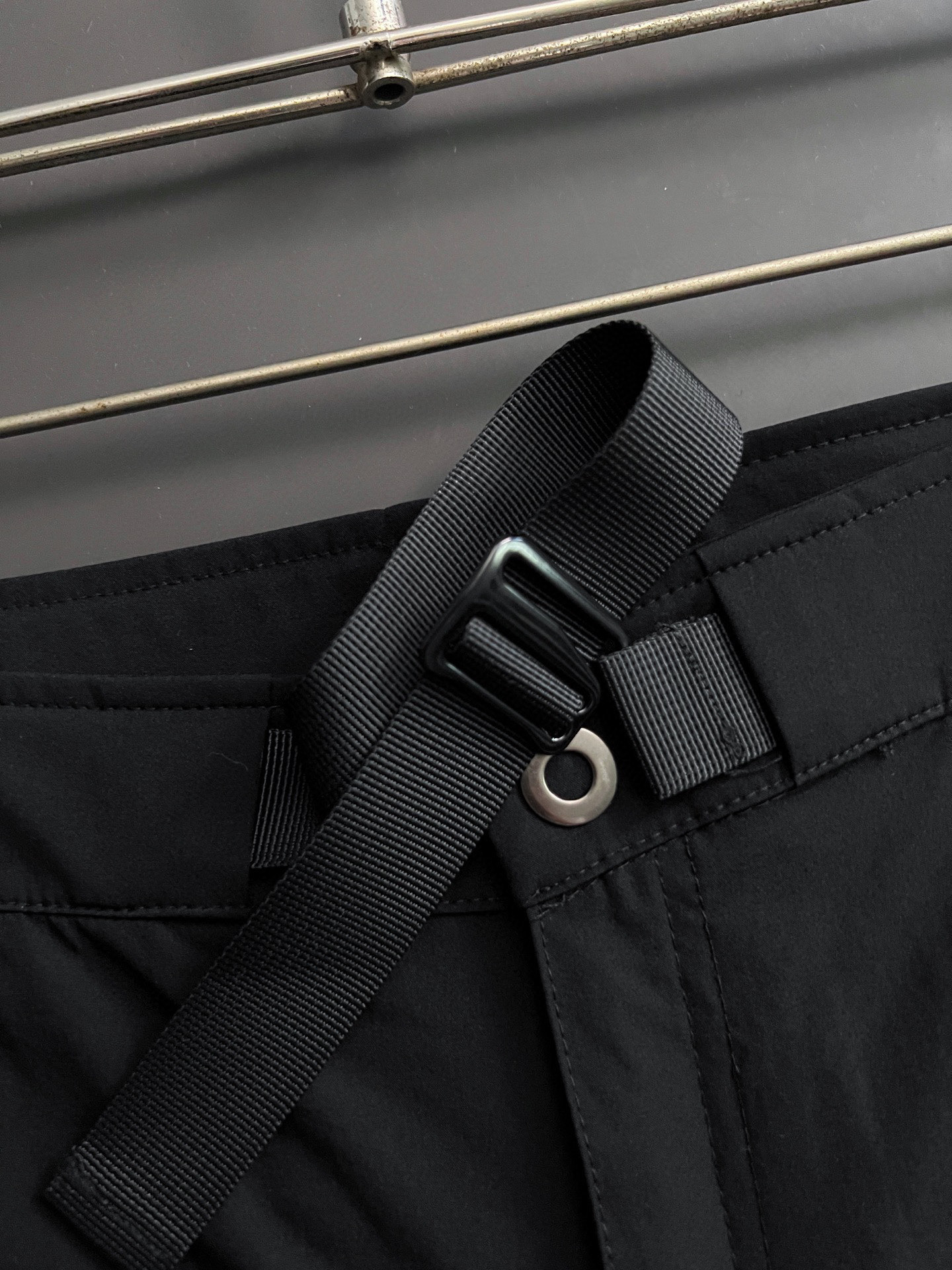 “Men’s Outdoor Exercise Shorts: Classic, Anti-Bacterial, Wrinkle-Free, Modern Urban Style” - 图片 4