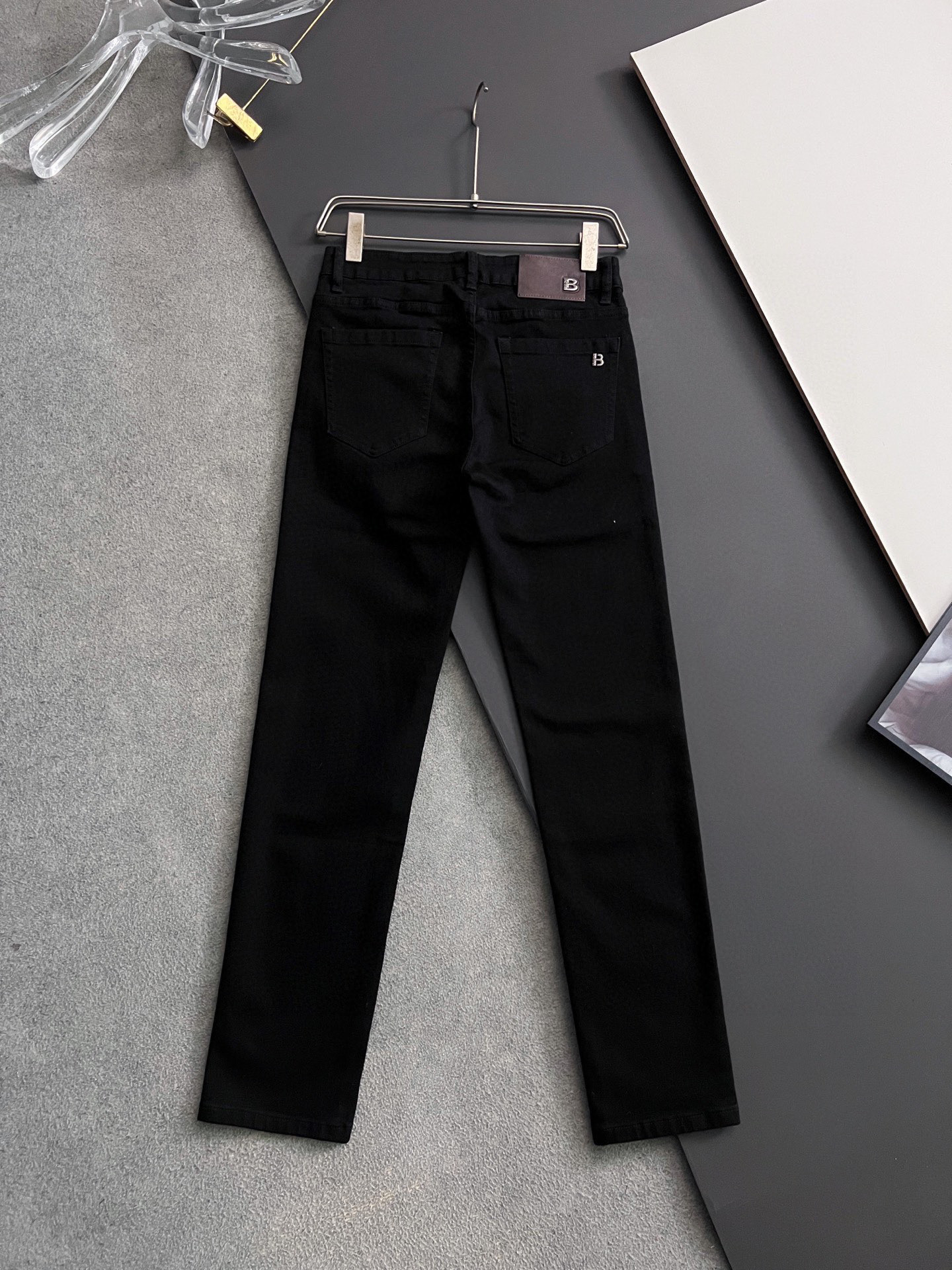 “High-Class Water-Washed Jeans with Unique Design and Comfortable Fabric” - 图片 7