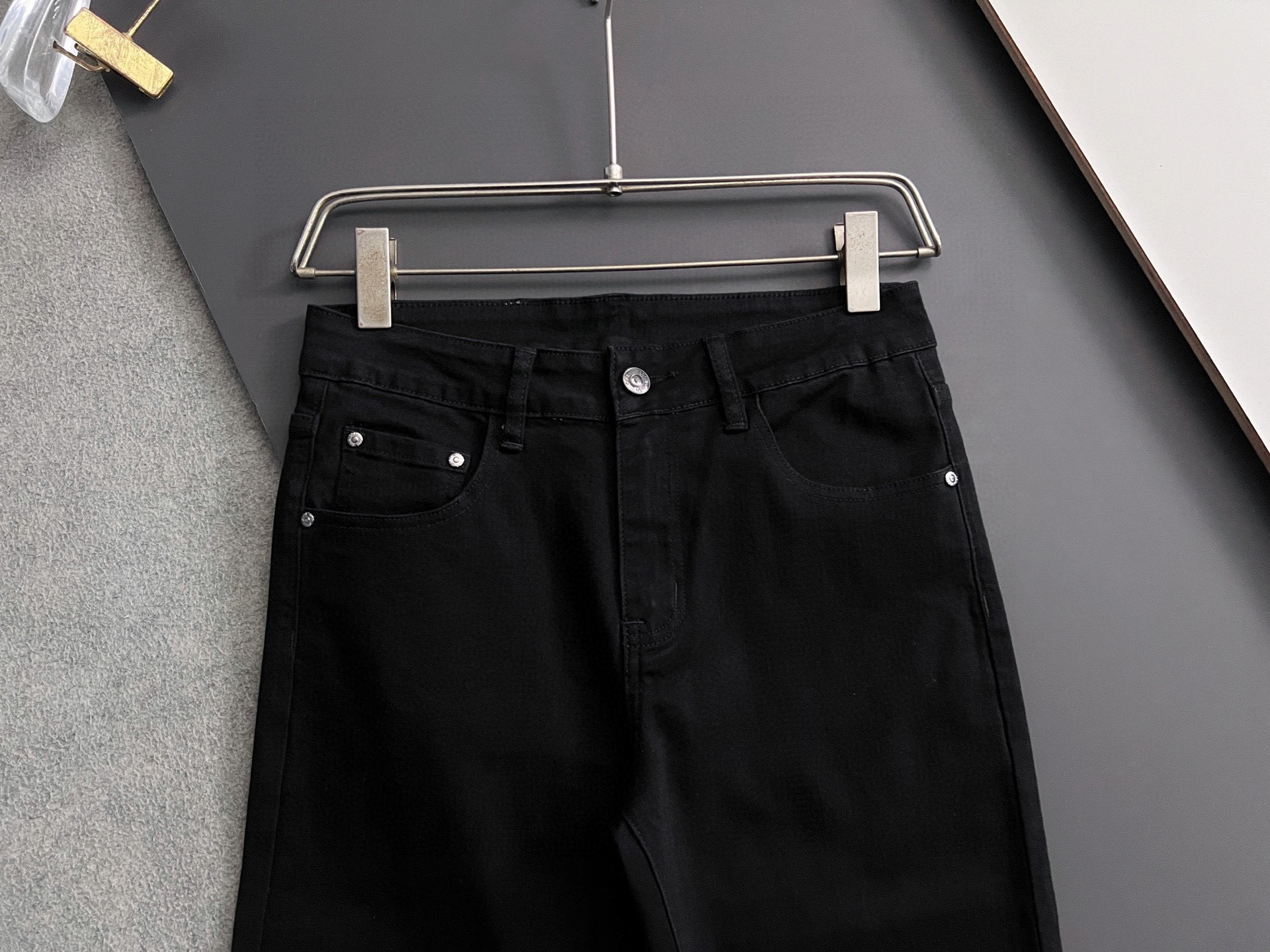 “High-Class Water-Washed Jeans with Unique Design and Comfortable Fabric” - 图片 3