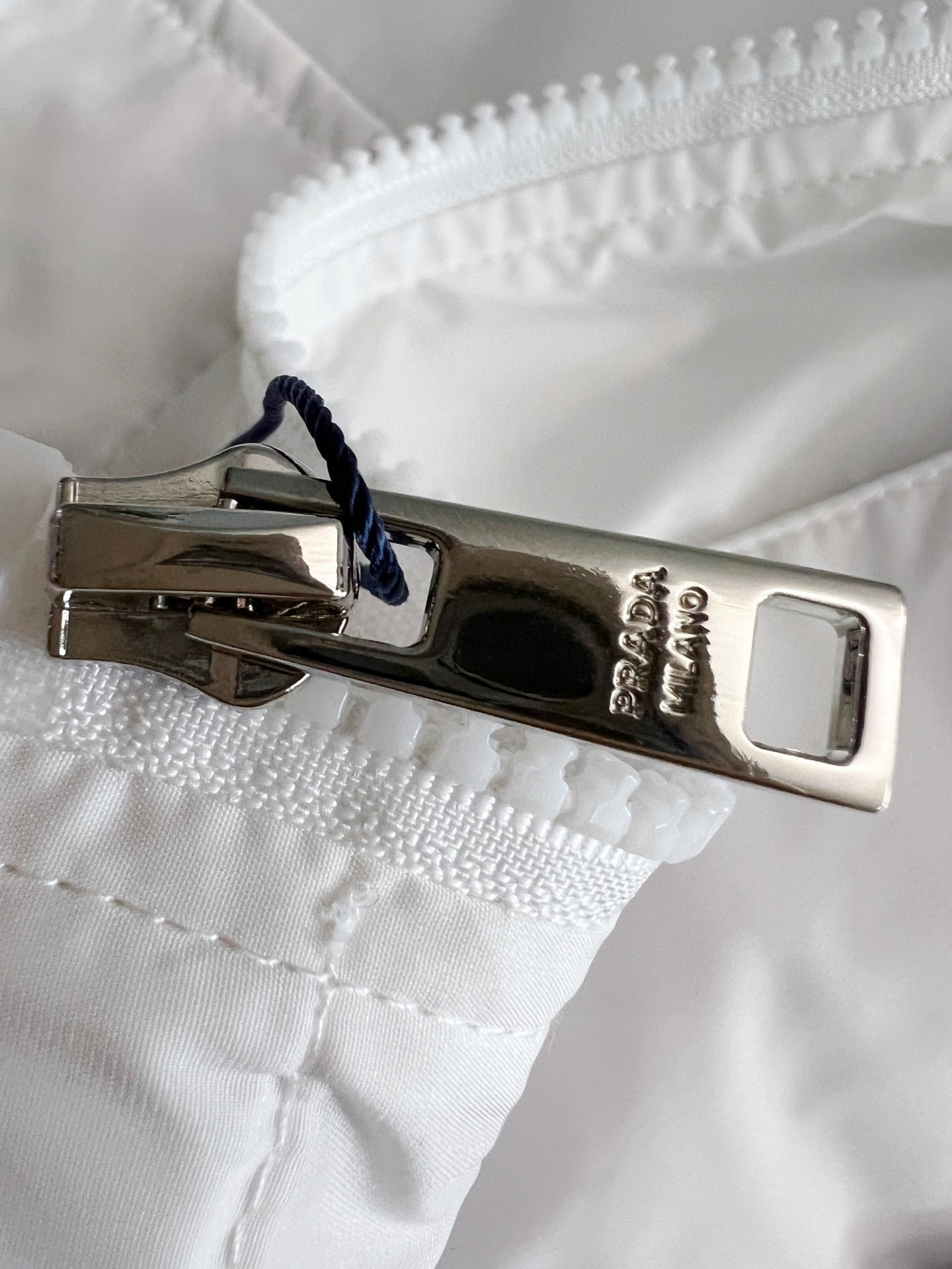 Prad*2025s Half-Sleeve Shorts: New Season Series with Pattern Letter Design, Wide and Light - 图片 6