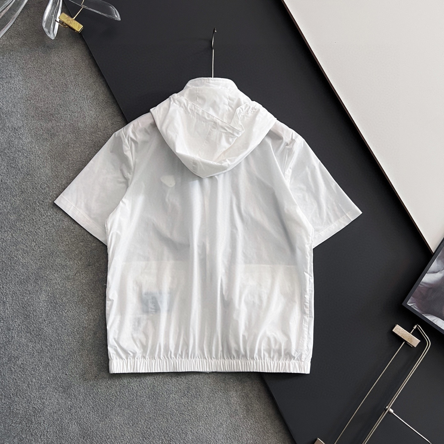 Prad*2025s Half-Sleeve Shorts: New Season Series with Pattern Letter Design, Wide and Light - 图片 7