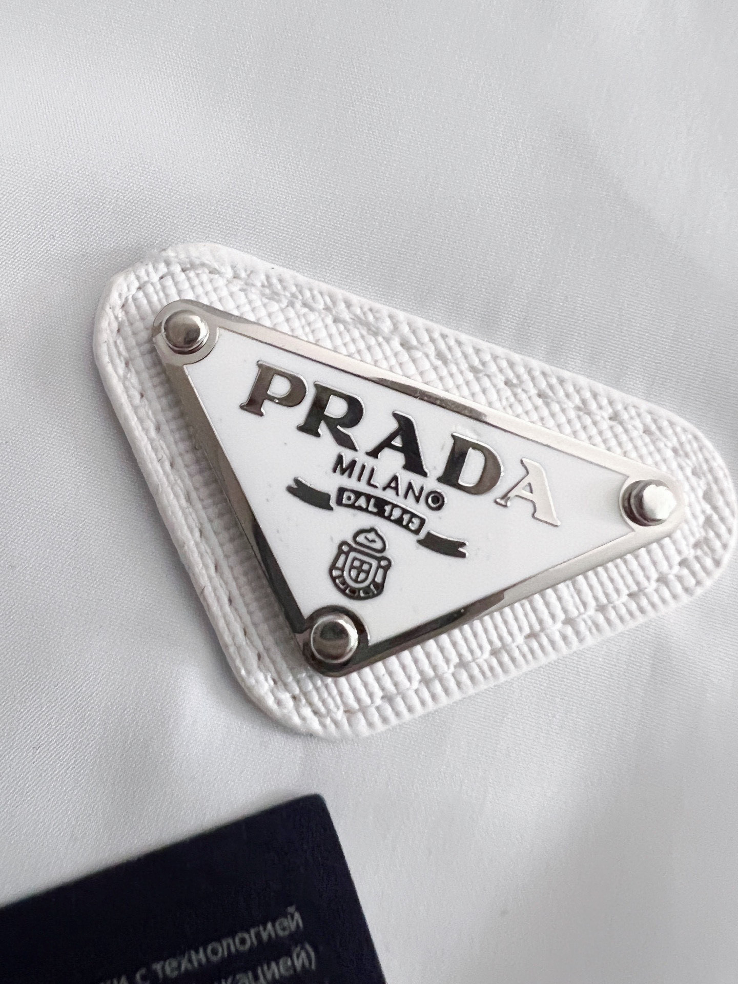 Prad*2025s Half-Sleeve Shorts: New Season Series with Pattern Letter Design, Wide and Light - 图片 4