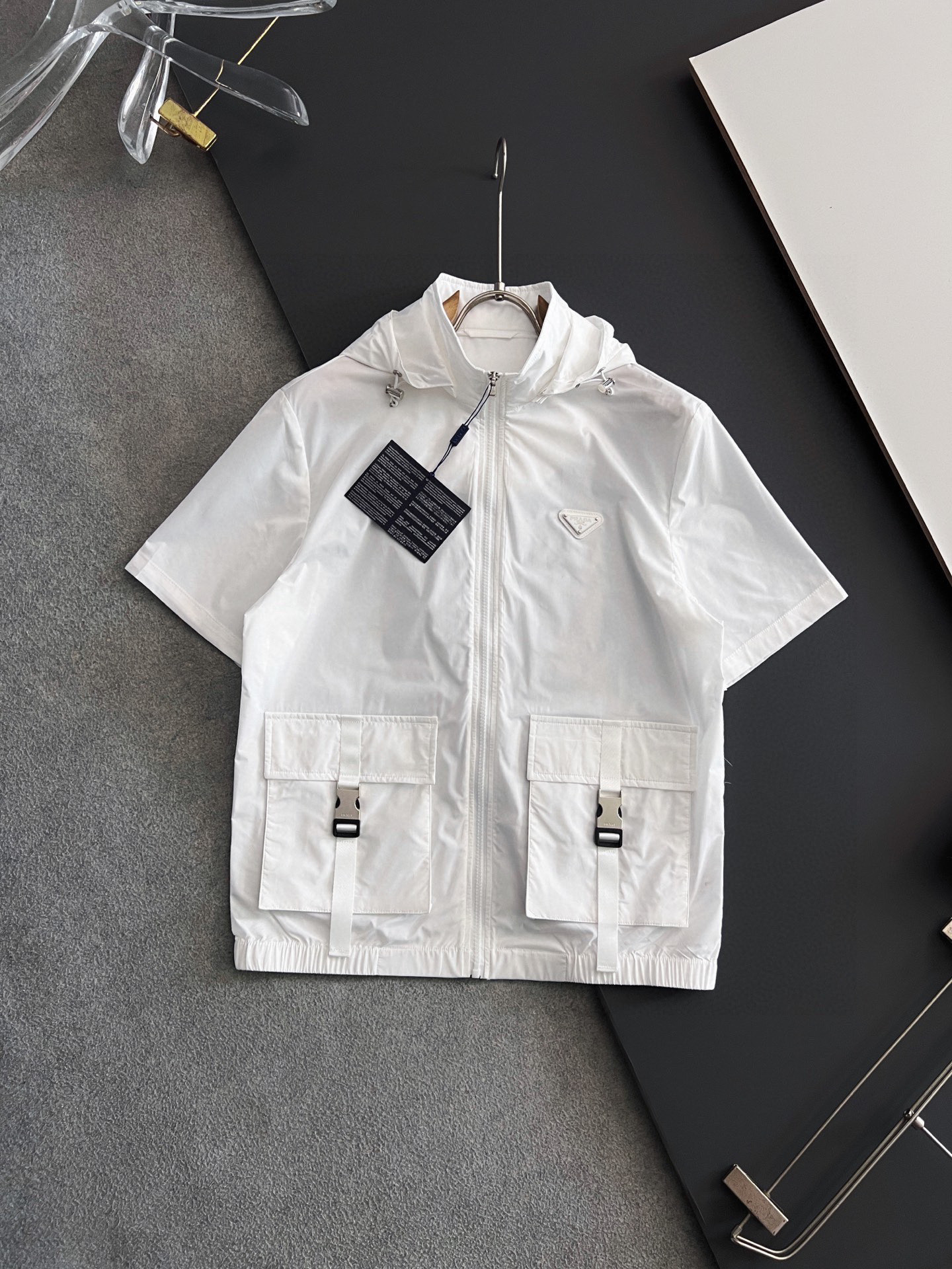 Prad*2025s Half-Sleeve Shorts: New Season Series with Pattern Letter Design, Wide and Light - 图片 2