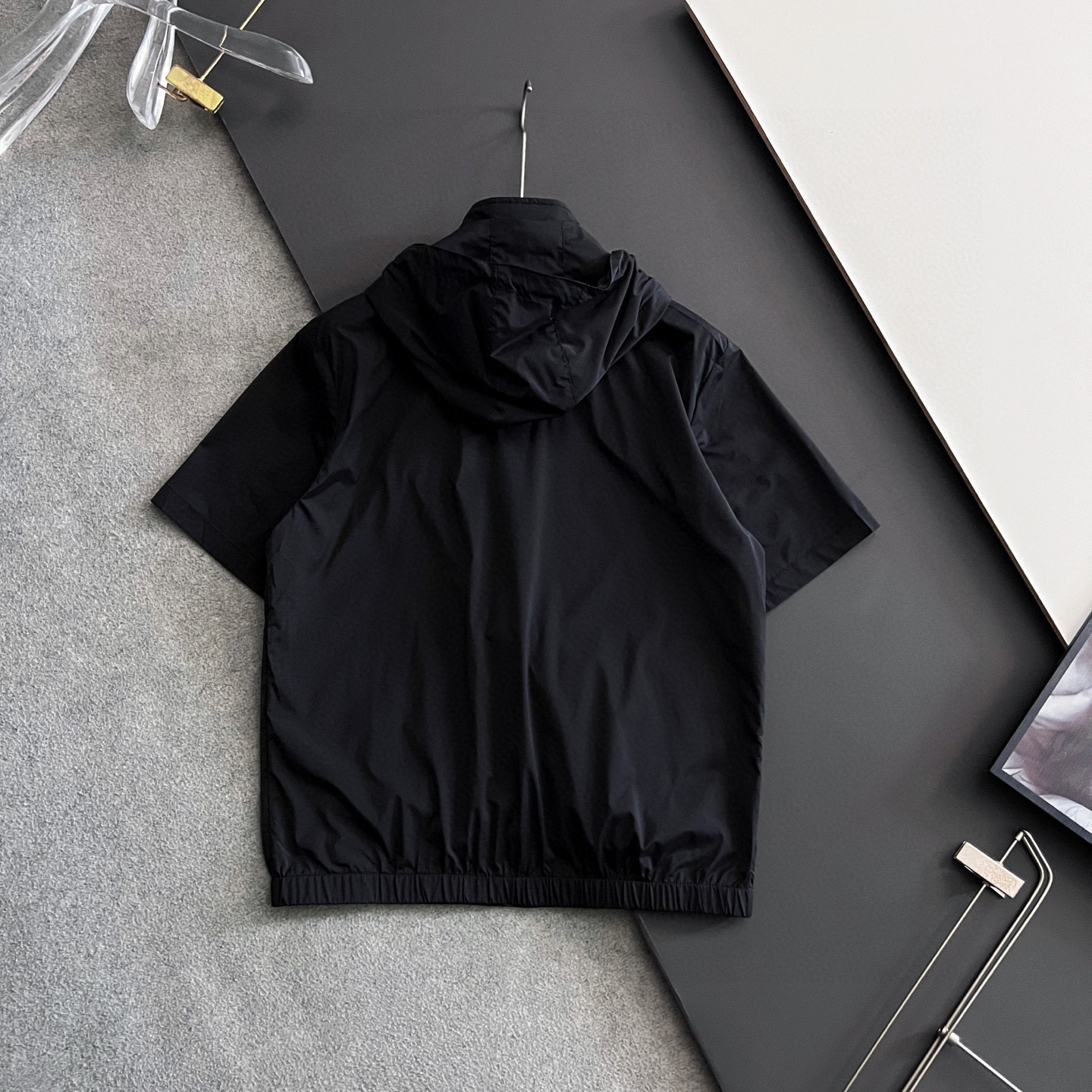 “Prada 2025 Half-Sleeve Shorts Set with Pattern Letter Design, Wide and Light” - 图片 7