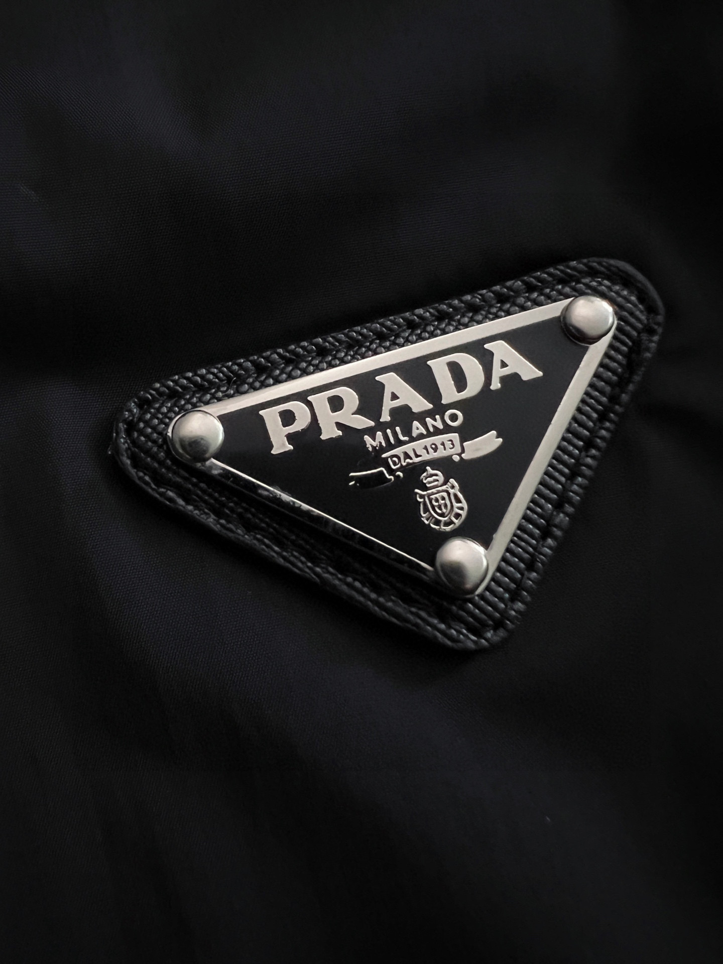 “Prada 2025 Half-Sleeve Shorts Set with Pattern Letter Design, Wide and Light” - 图片 4