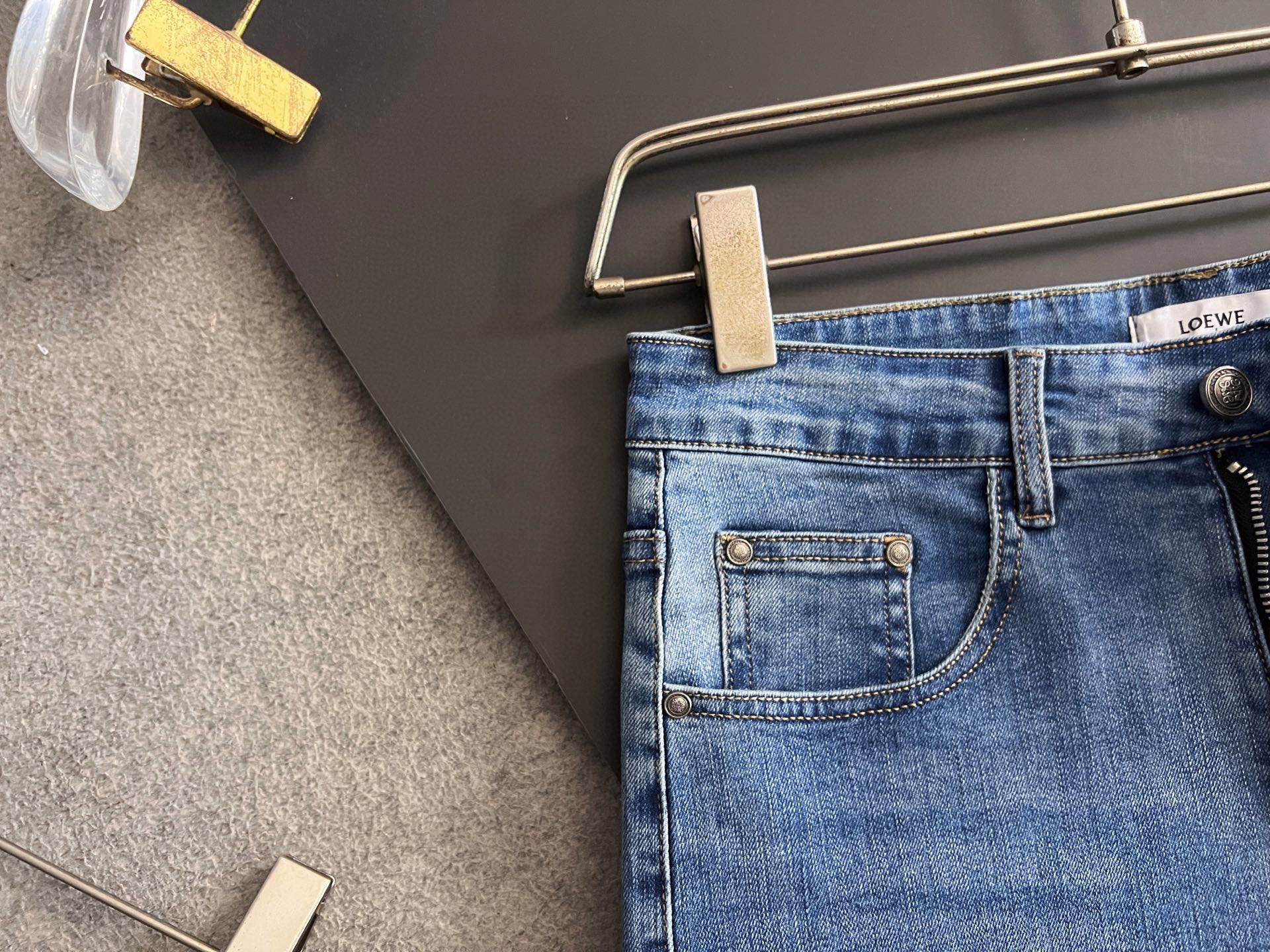 “High-Class Original Water-Washing Jeans: Comfortable, Elastic, Unique Design, Super-Sweet Air” - 图片 5