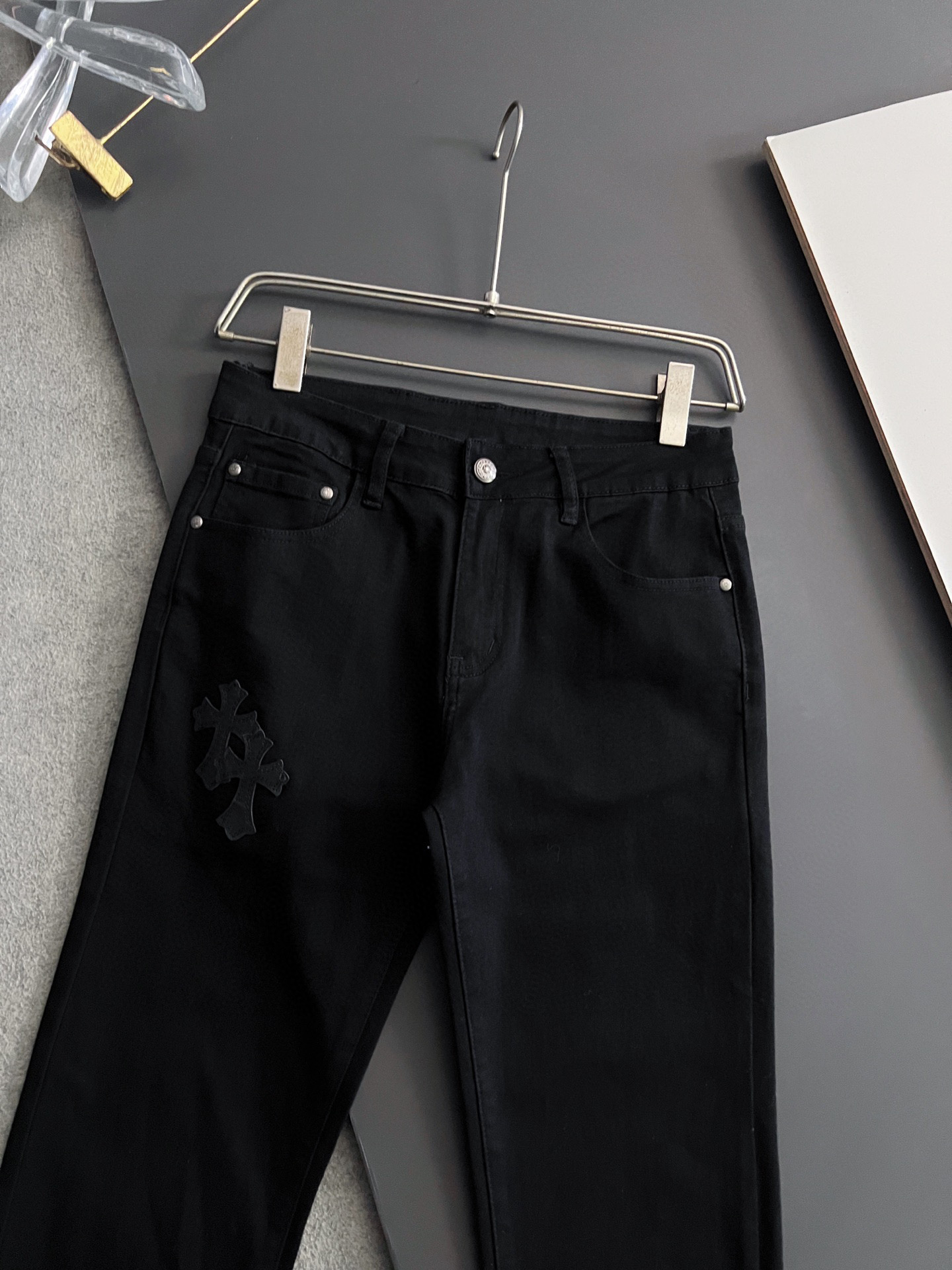 Premium Water-Washed Jeans with Unique Design and High Quality Fabric - 图片 4