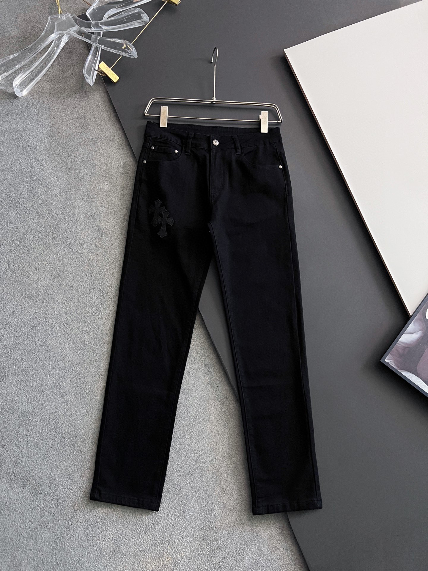 Premium Water-Washed Jeans with Unique Design and High Quality Fabric - 图片 2