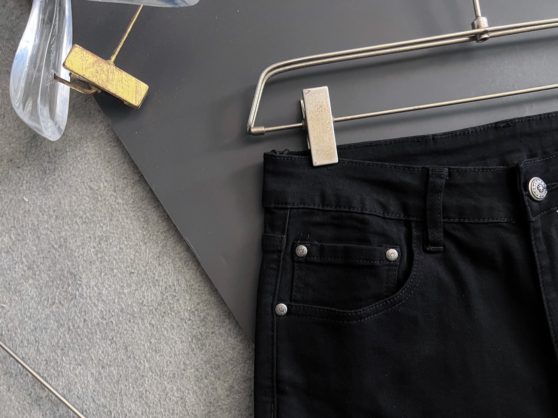Premium Water-Washed Jeans with Unique Design and High Quality Fabric - 图片 5