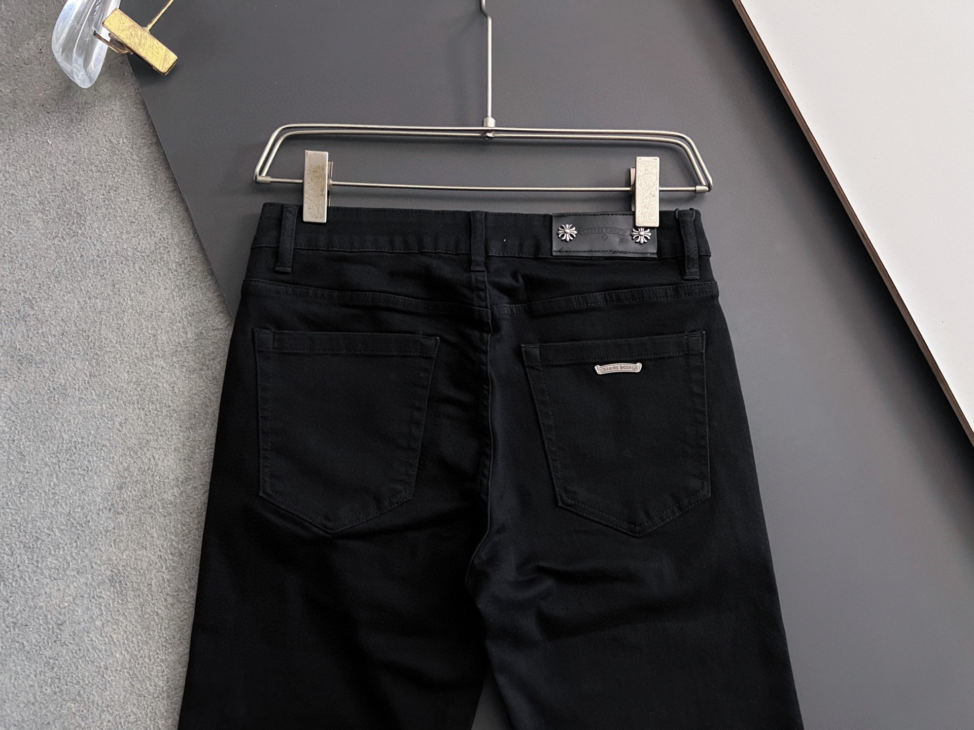 Premium Water-Washed Jeans with Unique Design and High Quality Fabric - 图片 8