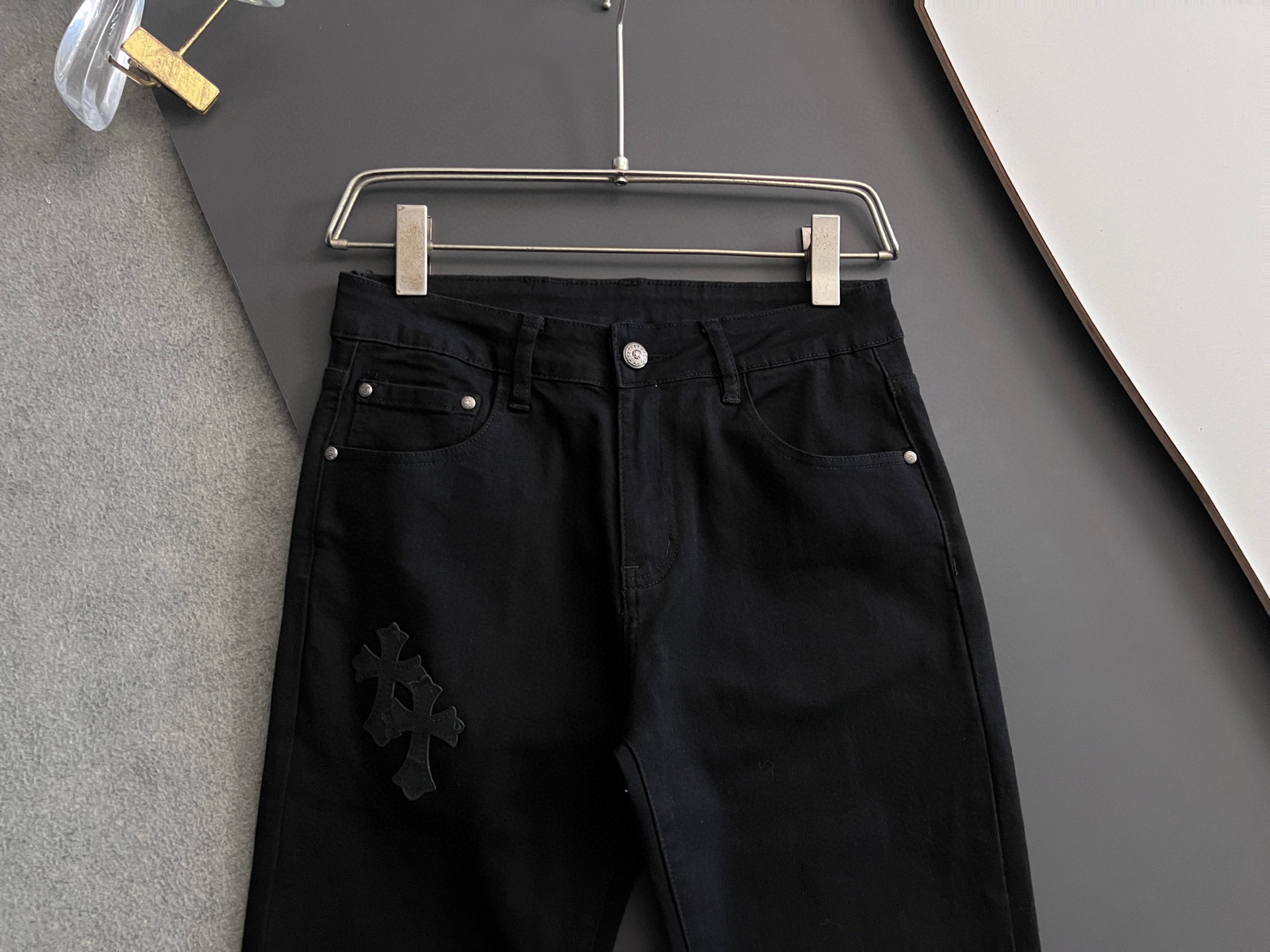 Premium Water-Washed Jeans with Unique Design and High Quality Fabric - 图片 3