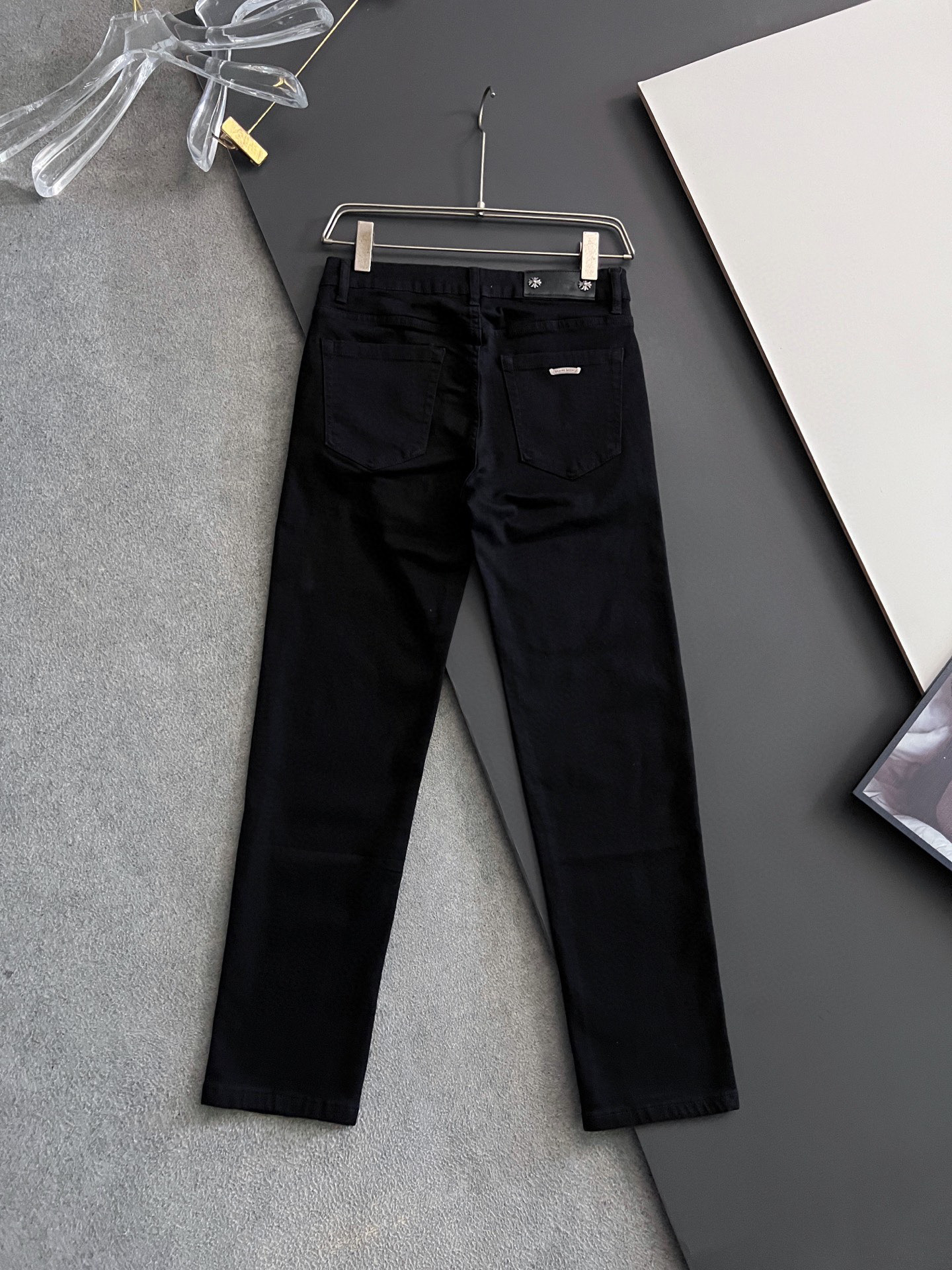 Premium Water-Washed Jeans with Unique Design and High Quality Fabric - 图片 7