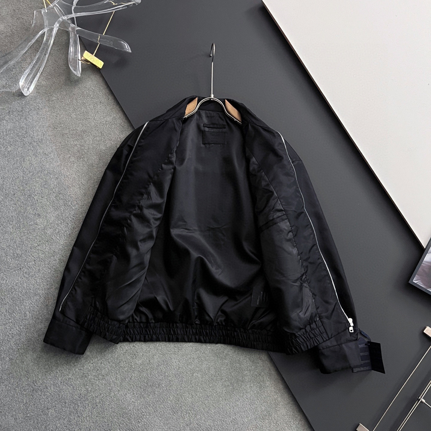 Prada 2025 Jacket Collection: Stylish, Comfortable, and Versatile for Daily Wear - 图片 6