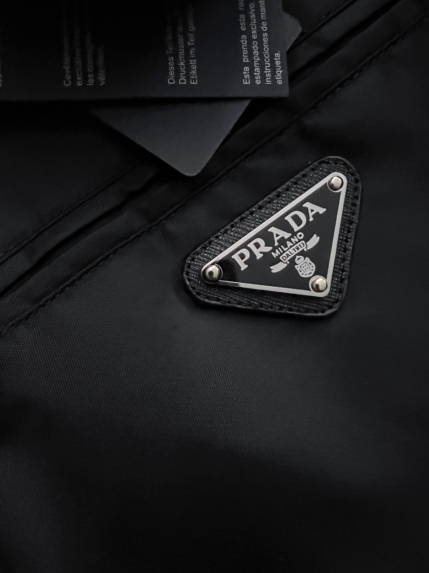 Prada 2025 Jacket Collection: Stylish, Comfortable, and Versatile for Daily Wear - 图片 5
