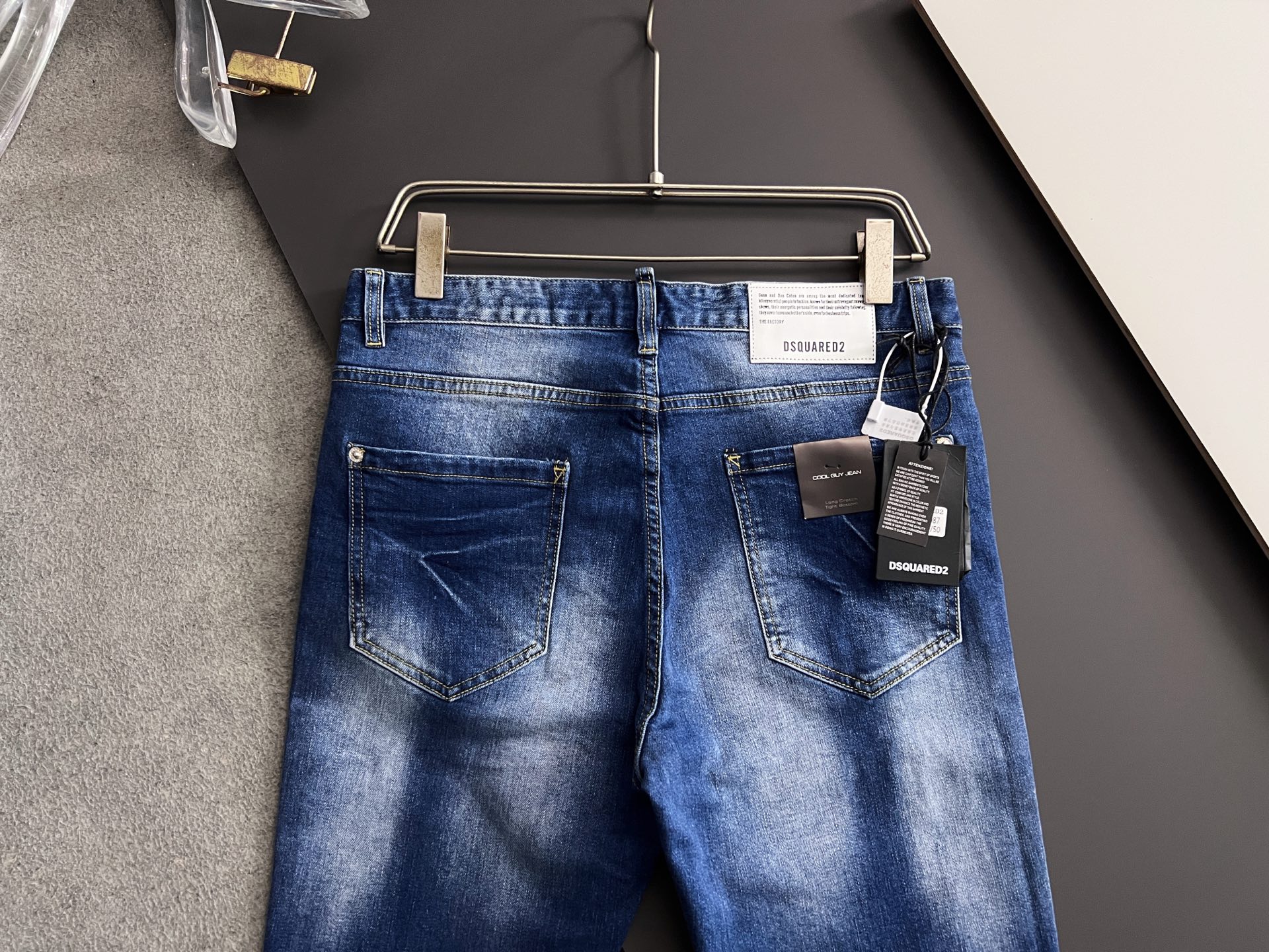 High-Quality Dollar Single D2* Jeans with Original Water Washing Fabrics and Unique Design - 图片 7