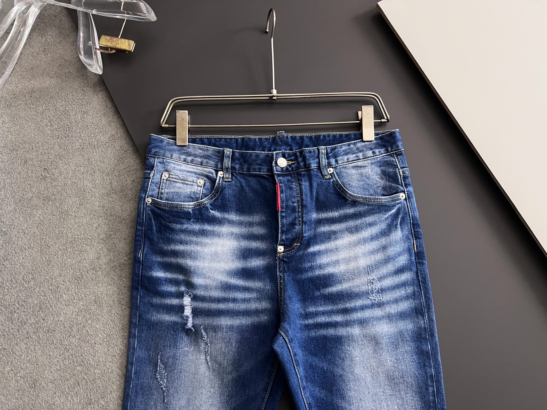 High-Quality Dollar Single D2* Jeans with Original Water Washing Fabrics and Unique Design - 图片 2