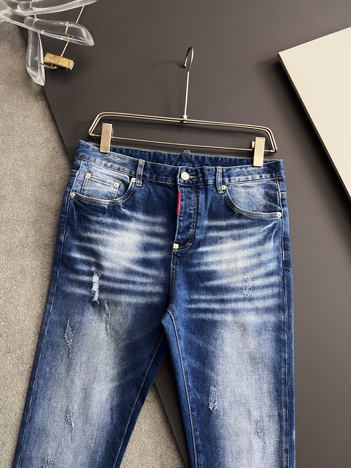 High-Quality Dollar Single D2* Jeans with Original Water Washing Fabrics and Unique Design - 图片 3