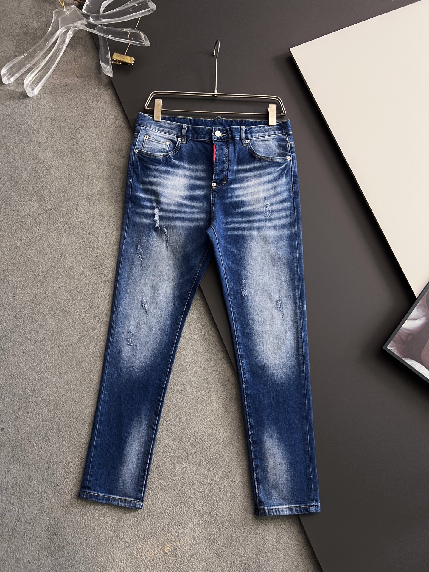 High-Quality Dollar Single D2* Jeans with Original Water Washing Fabrics and Unique Design
