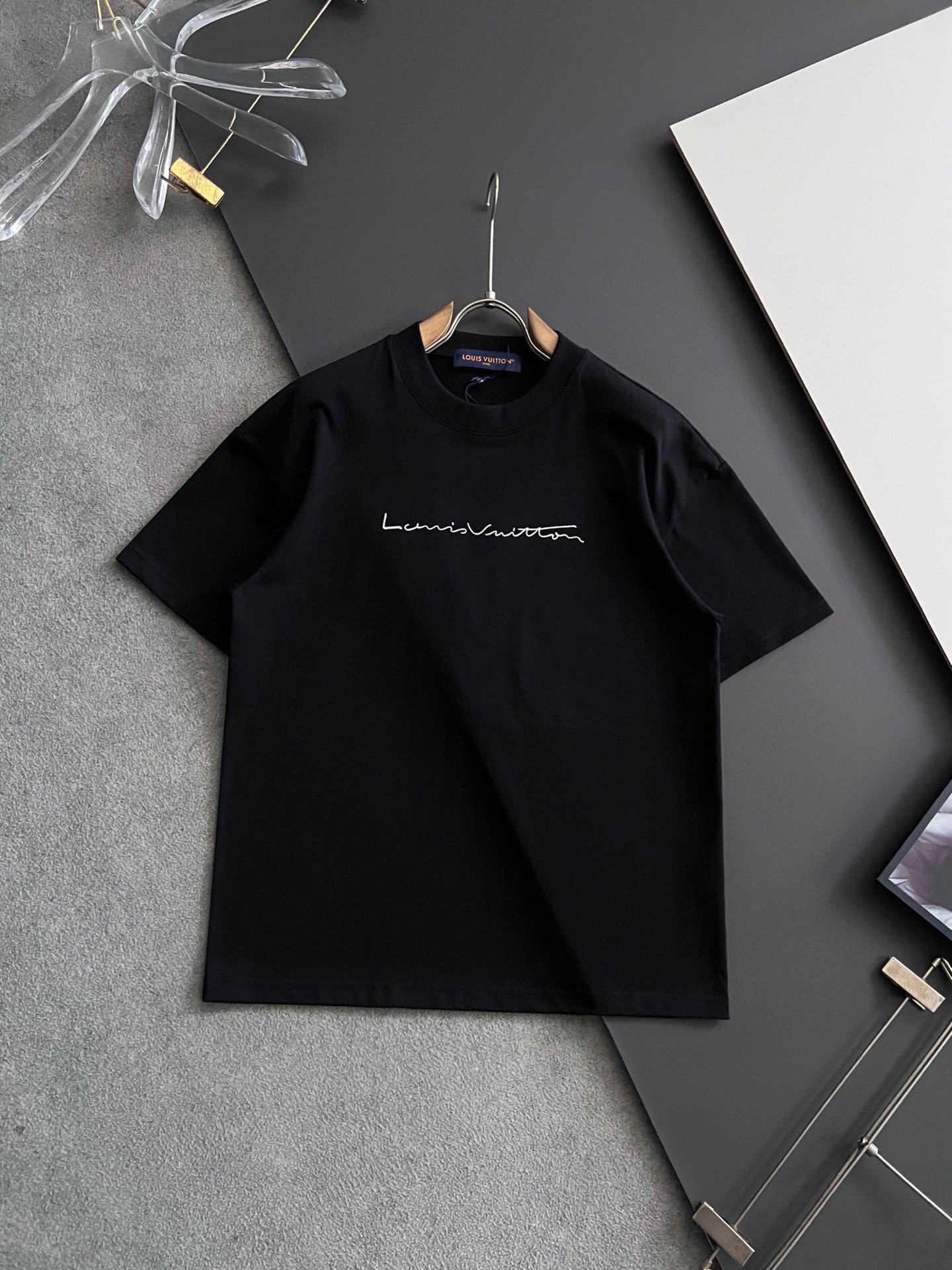 NO:503371,) 1V*, 2025Ss hot 280g pure cotton double yarn hot spot four-season series short-sleeved, simple basic wardrobe artifact, casual and versatile must-have) workmanship and line texture, two colors recommended, white, black,) Exclusive version test, no solution for the upper body, suitable for anyone wearing [Strong] Number M-3XL,, T-shirt, alexander wang19860909）1V*、2025Ss爆款280g纯棉双纱爆款现货四季系列短袖,简约基础衣橱神器, 休闲百搭必备款）做工走线质感一流,两色推荐白色、黑色、）独家版型测试上身无解谁穿都合适[强]码数Ｍ-3XL,,T-shirt,alexander wang,Men's clothing