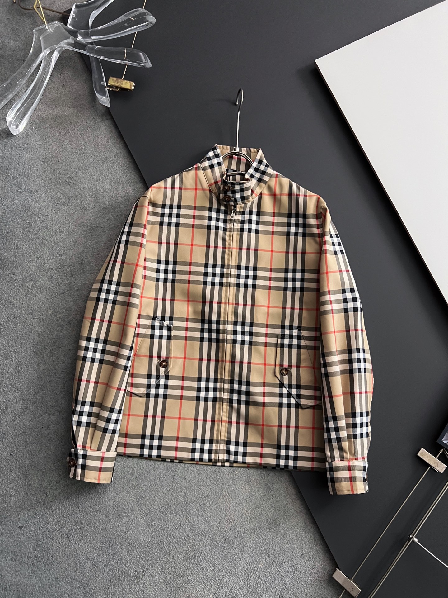 NO:504945,) Bur* Autumn and winter new old-fashioned thin cotton jacket shirt original 1:1 custom hardware accessories fully imported original customization Welcome to counter comparison Super soft Super heavy fabrics with a perfect fitting, pay attention to the super comfortable fabric, Exclusive model Non-market goods, same size for men and women S- XXL,,burberry, jackets & coats,alexander wang19860909） Bur* 秋冬新款老花薄棉夹克衬衣原版1:1订制五金配件全进口原版定制 欢迎专柜对比 超柔软 超级重面料做工杠杠的版型完美 注意面料超舒服 独家款 非市场货 男女同款尺码 S- XXL,,burberry,jackets & coats,alexander wang,Men's clothing