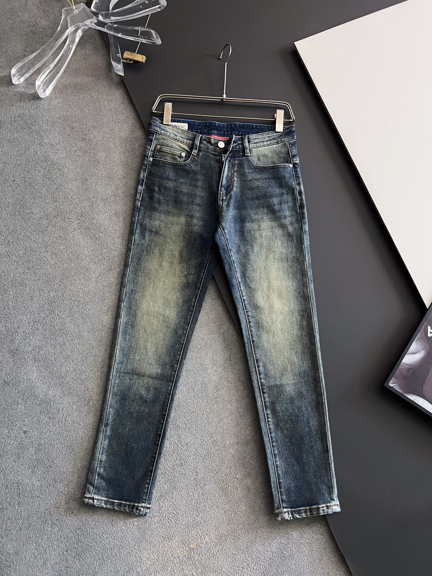 NO:506323,) Prad*, heavy industry water-washed casual jeans, imported original washing elastic fabric, comfortable and elastic, unique design, super positive style, comfortable and breathable, extremely high grade, counter quality, handsome upper body, 29-40, prada, jeans, alexander wang19860909）Prad*、重工水洗休闲牛仔裤,进口原版水洗弹力面料,舒适有弹性,独特设计,版型超正,舒适透气,档次极高,专柜品质,上身帅气十足,码数29-40,,prada,jeans,alexander wang,Men's clothing