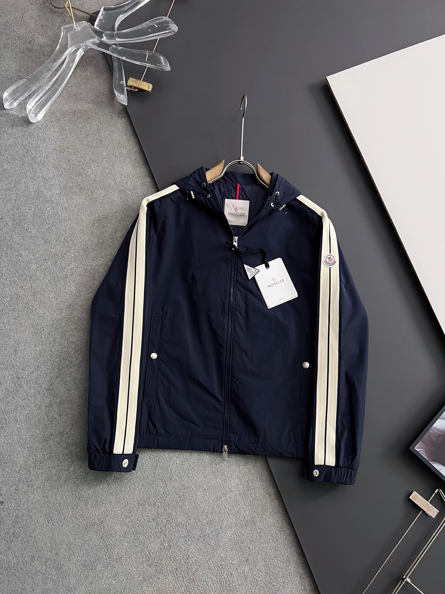 NO:521942,Gucc* 2025 autumn and winter new thin cotton jacket Original 1:1 custom hardware accessories are fully imported and customized. Welcome to counter comparison. Super soft Super heavy fabric has a perfect fit. Pay attention to the super comfortable fabric. Exclusive model. Non-market goods. Same size for men and women. 48-56,,gucci,jackets & coats,alexander wang19860909Gucc* 2025秋冬新款薄棉夹克 原版1:1订制五金配件全进口原版定制 欢迎专柜对比 超柔软 超级重面料做工杠杠的版型完美 注意面料超舒服 独家款 非市场货 男女同款尺码 48-56,,gucci,jackets & coats,alexander wang,Men's clothing