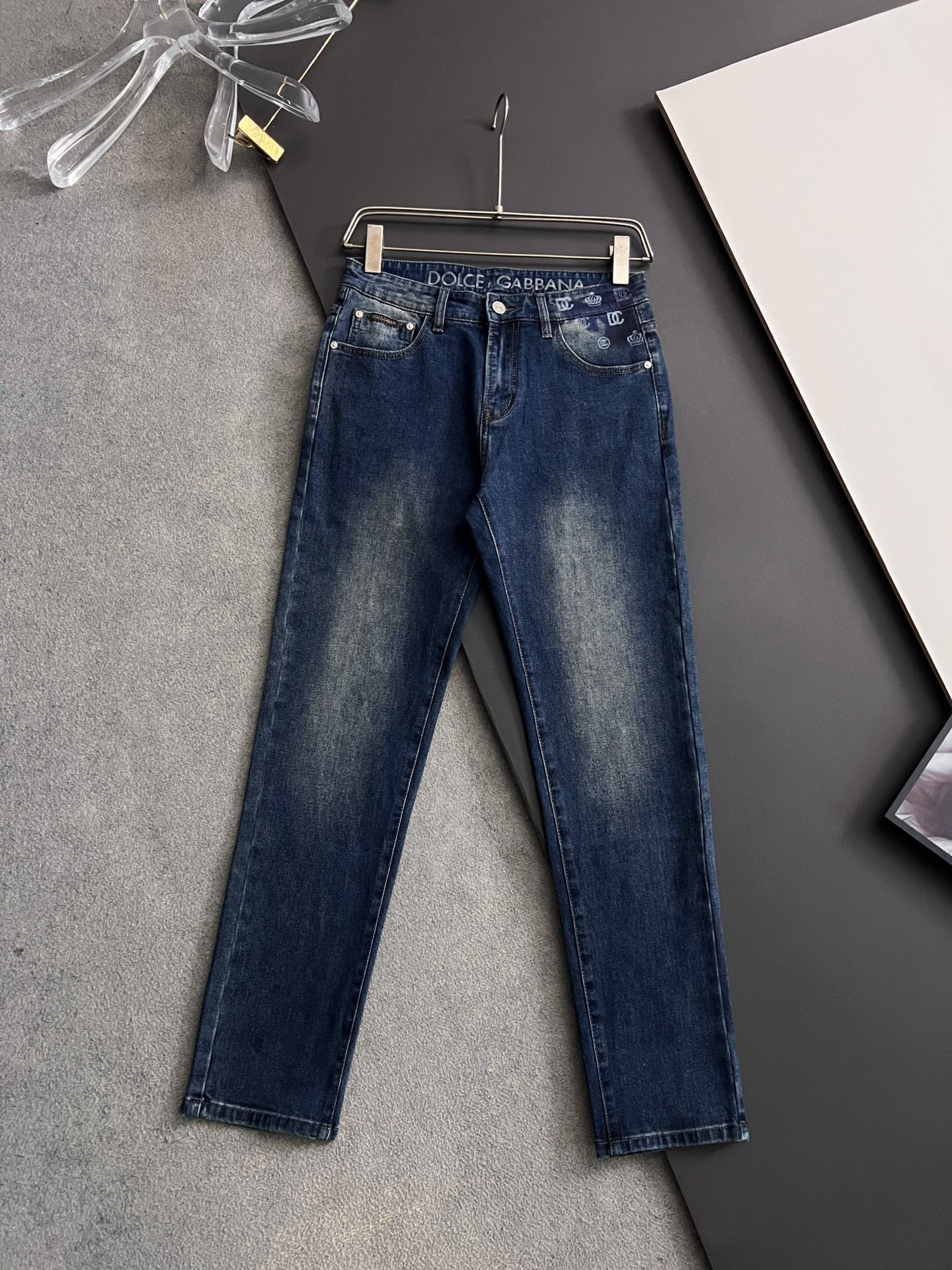 NO:509679,) DG*, heavy industry water-washed casual jeans, imported original washing elastic fabric, comfortable and elastic, unique design, super positive style, comfortable and breathable, extremely high grade, counter quality, handsome upper body, 29-40, jeans, alexander wang19860909）DG*、重工水洗休闲牛仔裤,进口原版水洗弹力面料,舒适有弹性,独特设计,版型超正,舒适透气,档次极高,专柜品质,上身帅气十足,码数29-40,,jeans,alexander wang,Men's clothing