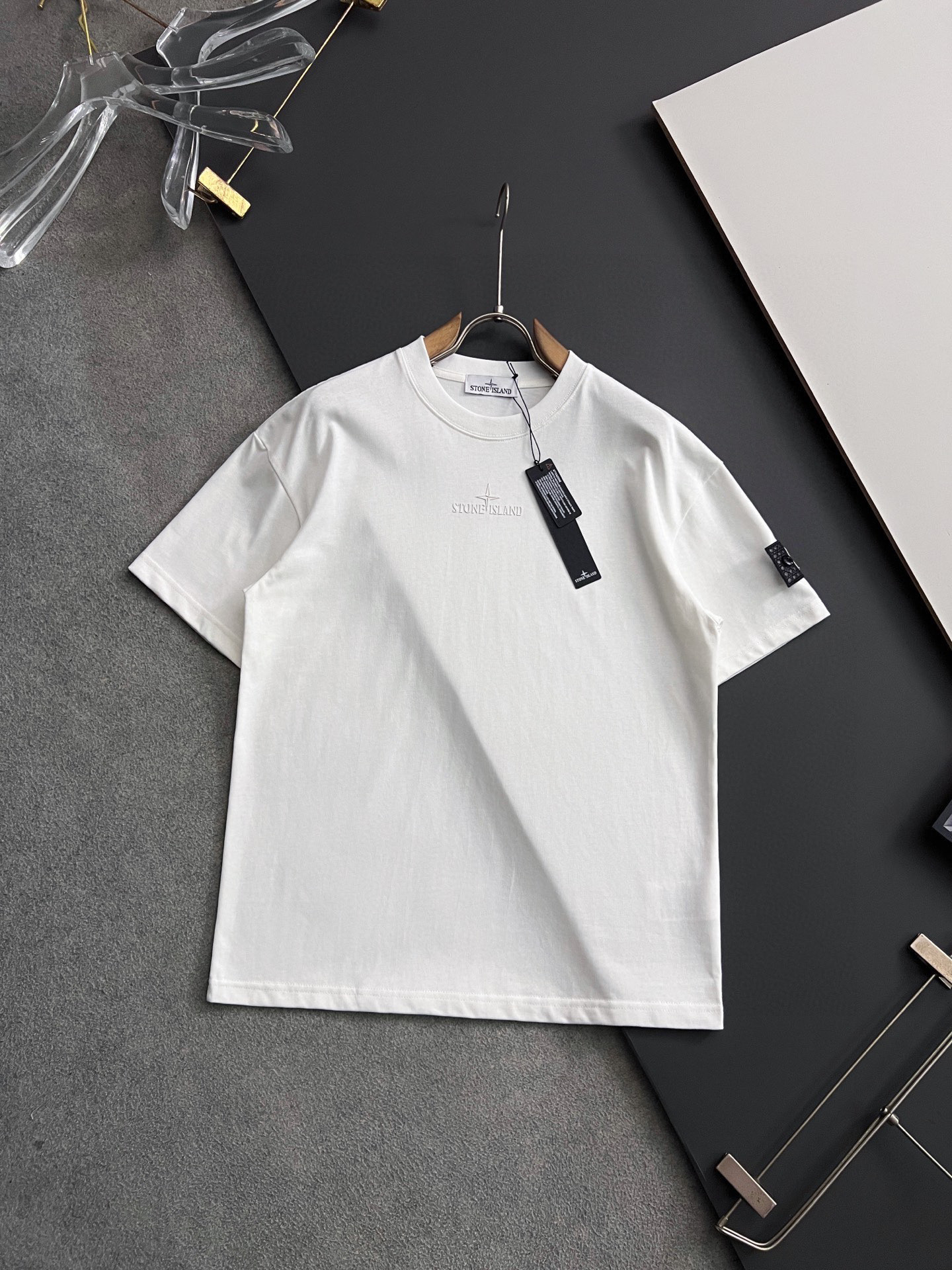 ）翻单出货、石头岛&CD*、🌟2025Ss爆款280g纯棉双纱爆款现货四季系列短袖，简约基础衣橱神器， 