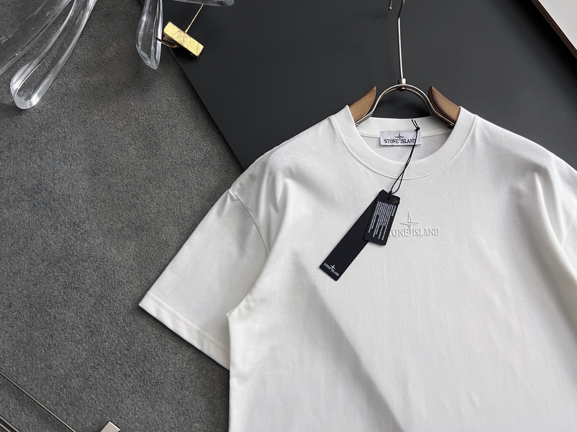 ）翻单出货、石头岛&CD*、🌟2025Ss爆款280g纯棉双纱爆款现货四季系列短袖，简约基础衣橱神器， 