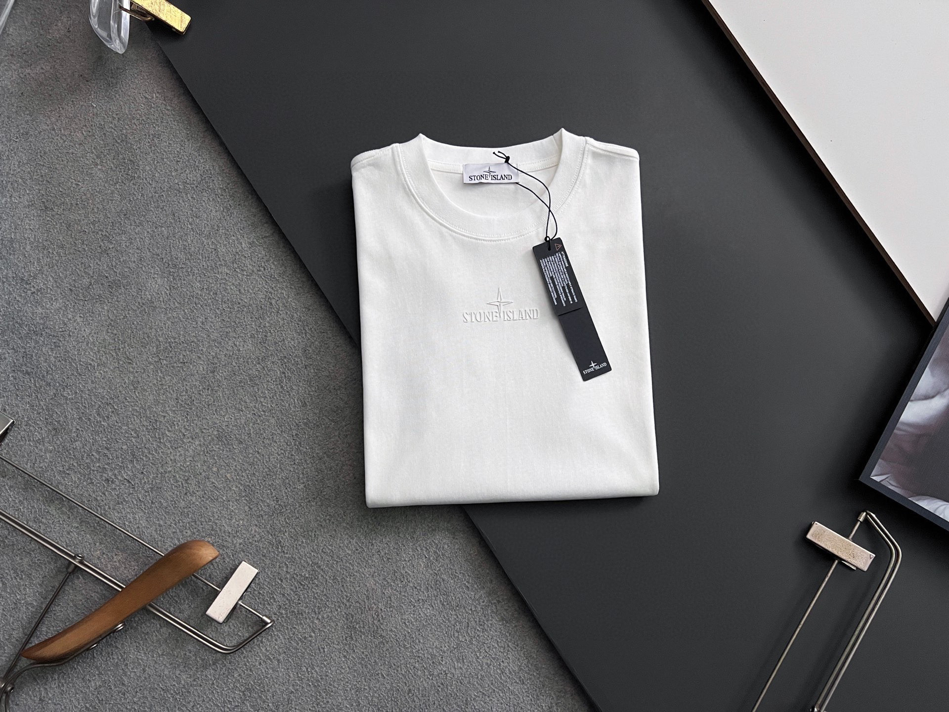 ）翻单出货、石头岛&CD*、🌟2025Ss爆款280g纯棉双纱爆款现货四季系列短袖，简约基础衣橱神器， 