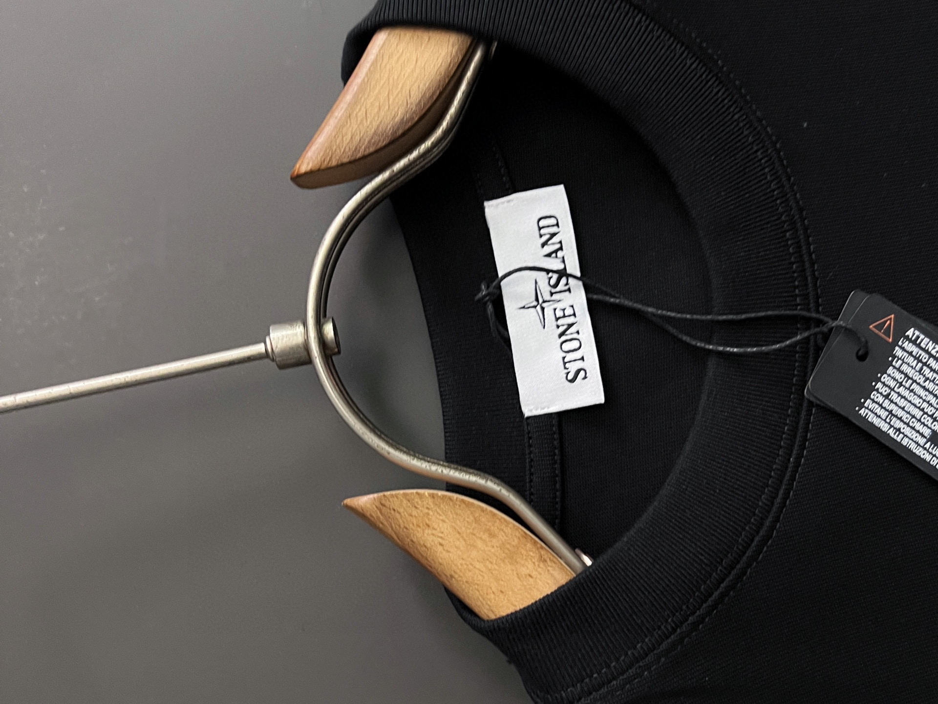 ）翻单出货、石头岛&CD*、🌟2025Ss爆款280g纯棉双纱爆款现货四季系列短袖，简约基础衣橱神器， 