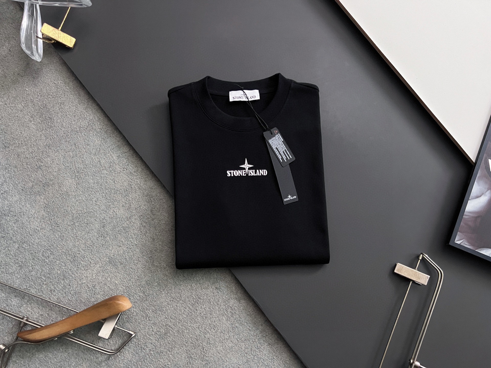 ）翻单出货、石头岛&CD*、🌟2025Ss爆款280g纯棉双纱爆款现货四季系列短袖，简约基础衣橱神器， 